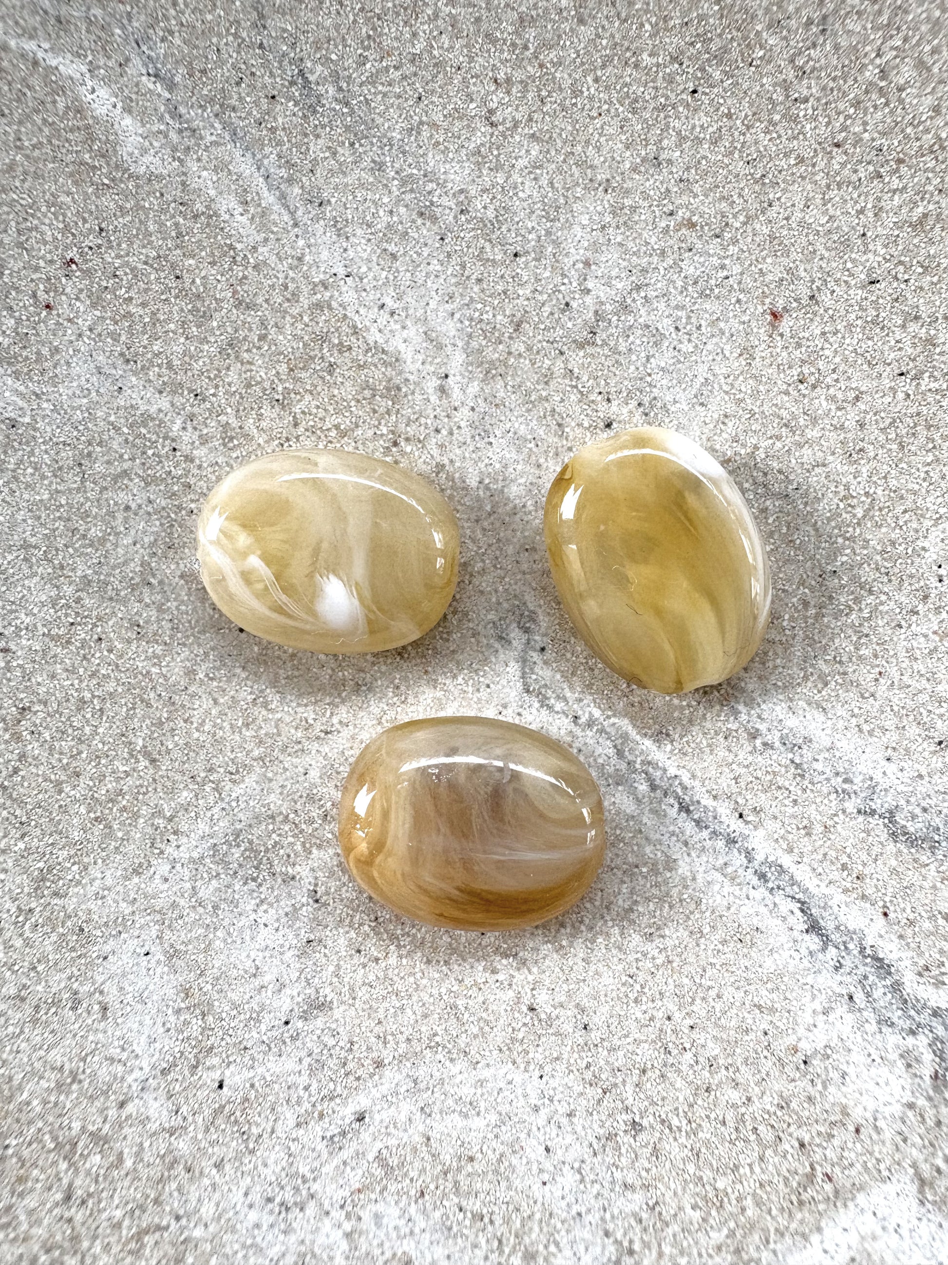 perlesetcreationbijoux - perles ovales marbrées en acrylique de 19x15 mm beige