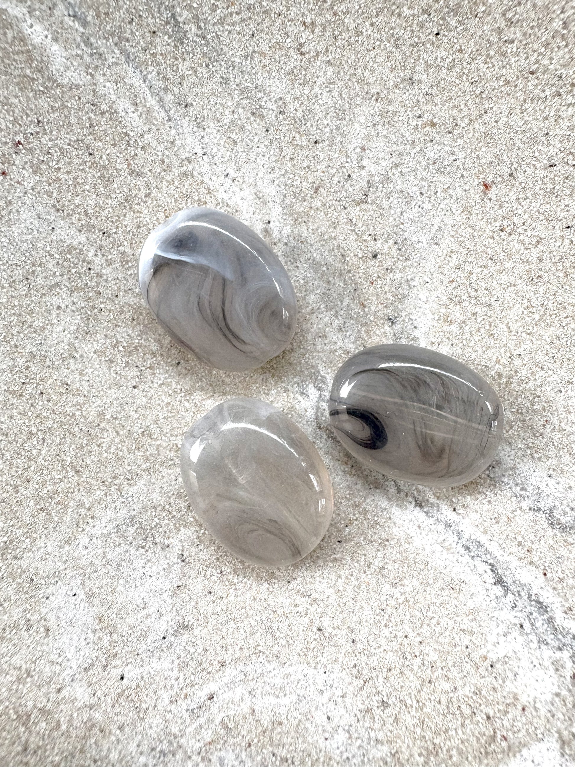 perlesetcreationbijoux - perles ovales marbrées en acrylique de 19x15 mm grises