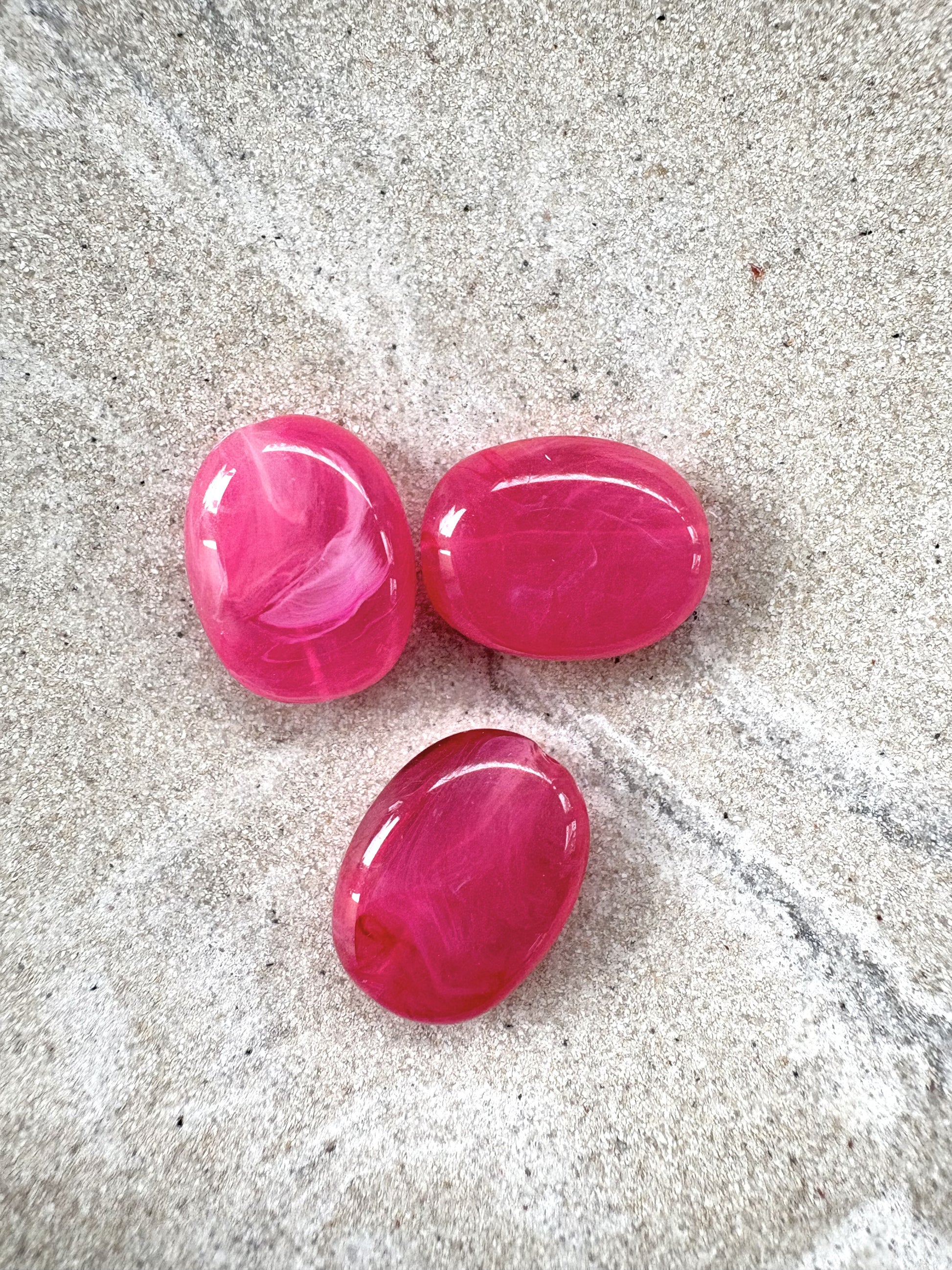 perlesetcreationbijoux - perles ovales marbrées en acrylique de 19x15 mm rose fuchsia