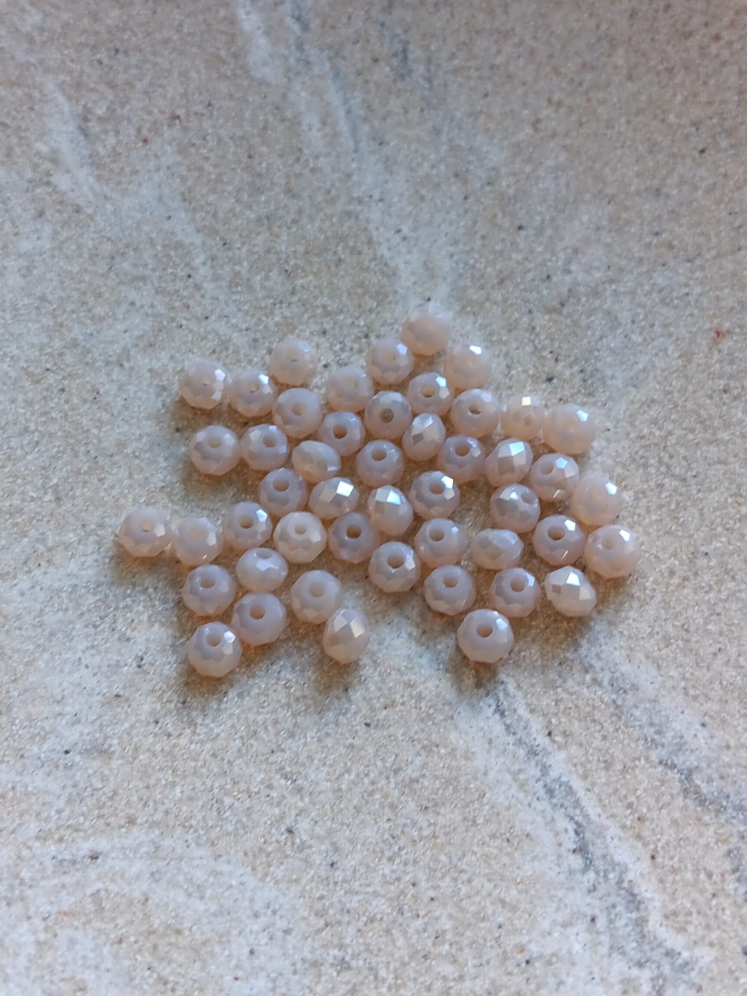 perlesetcreationbijoux-perles-rondelles-facettes-verre-4x3mm-beige