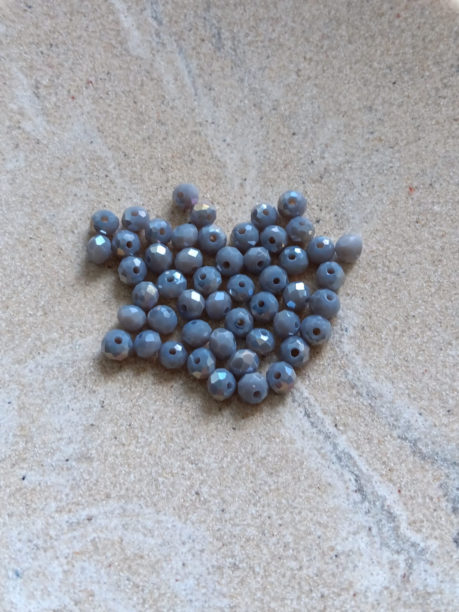 perlesetcreationbijoux-perles-rondelles-facettes-verre-4x3mm-gris