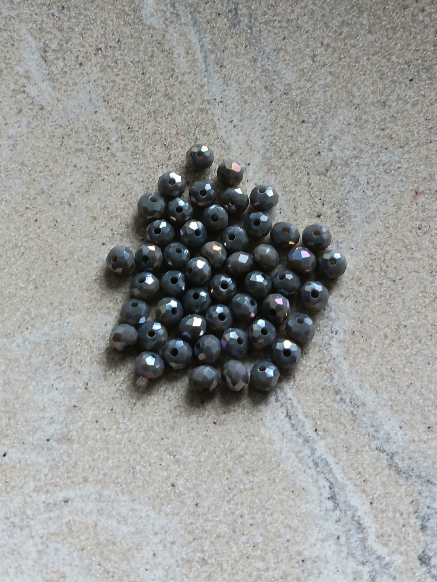 perlesetcreationbijoux-perles-rondelles-facettes-verre-4x3mm-gris