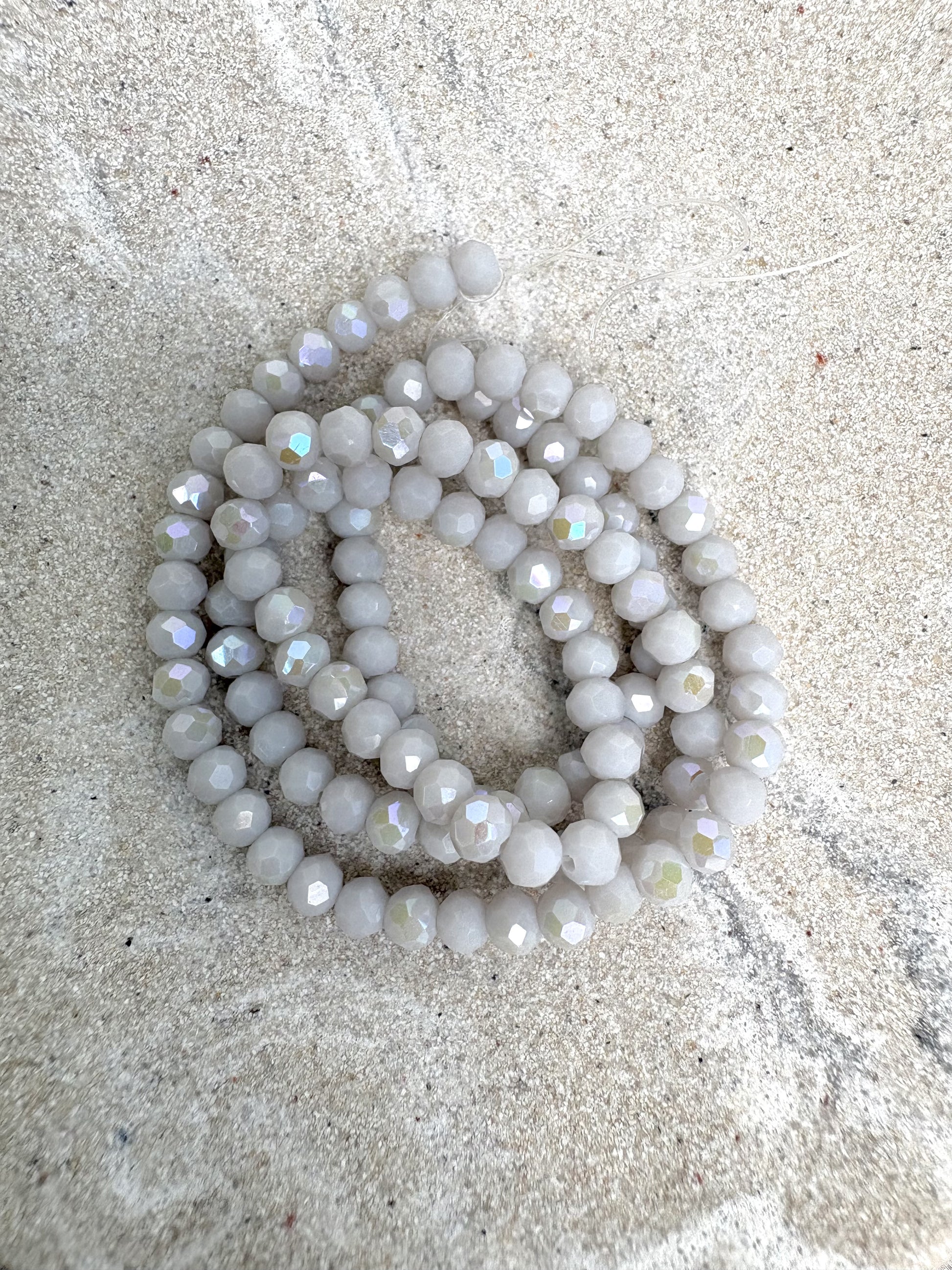 perlesetcreationbijoux - fil de perles rondelles à facettes en verre avec reflets arc-en-ciel gris