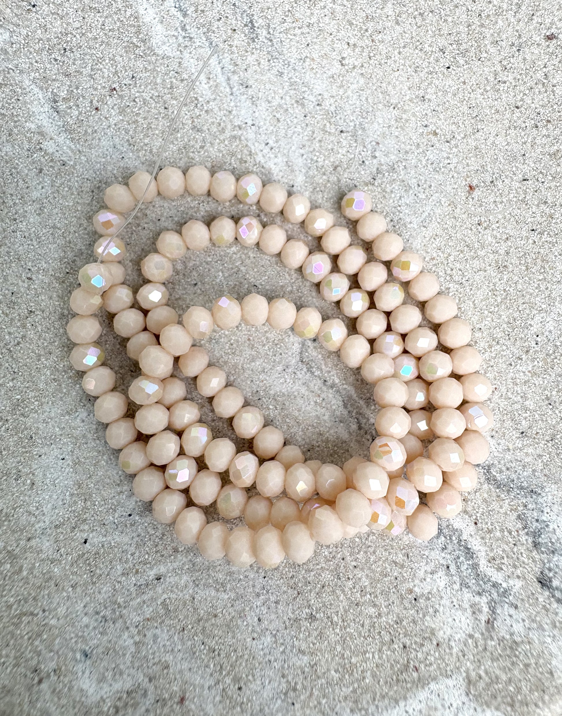 perlesetcreationbijoux - fil de perles rondelles à facettes en verre avec reflets arc-en-ciel beige