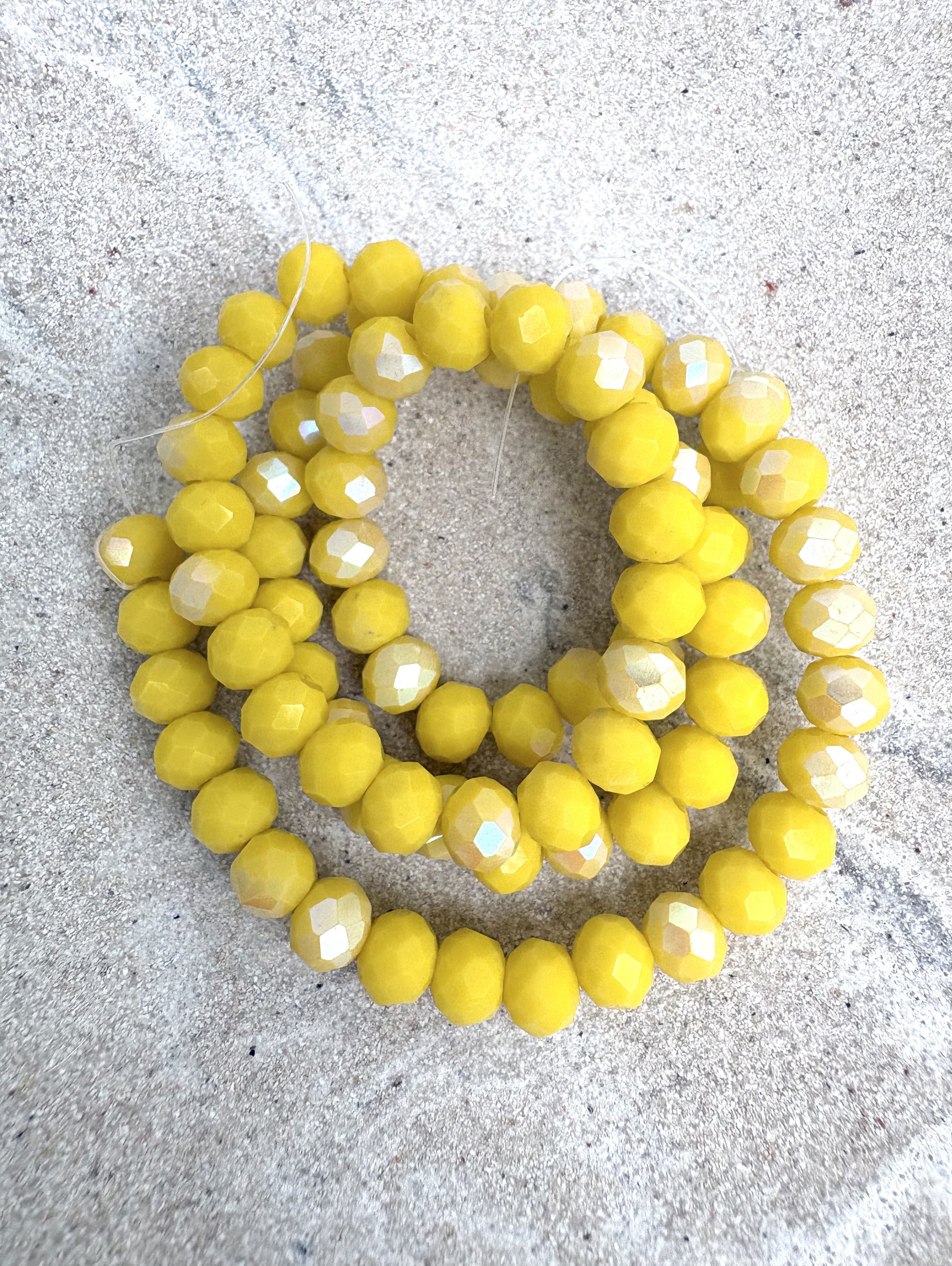 perlesetcreationbijoux - fil de perles rondelles à facettes en verre avec reflets arc-en-ciel jaune