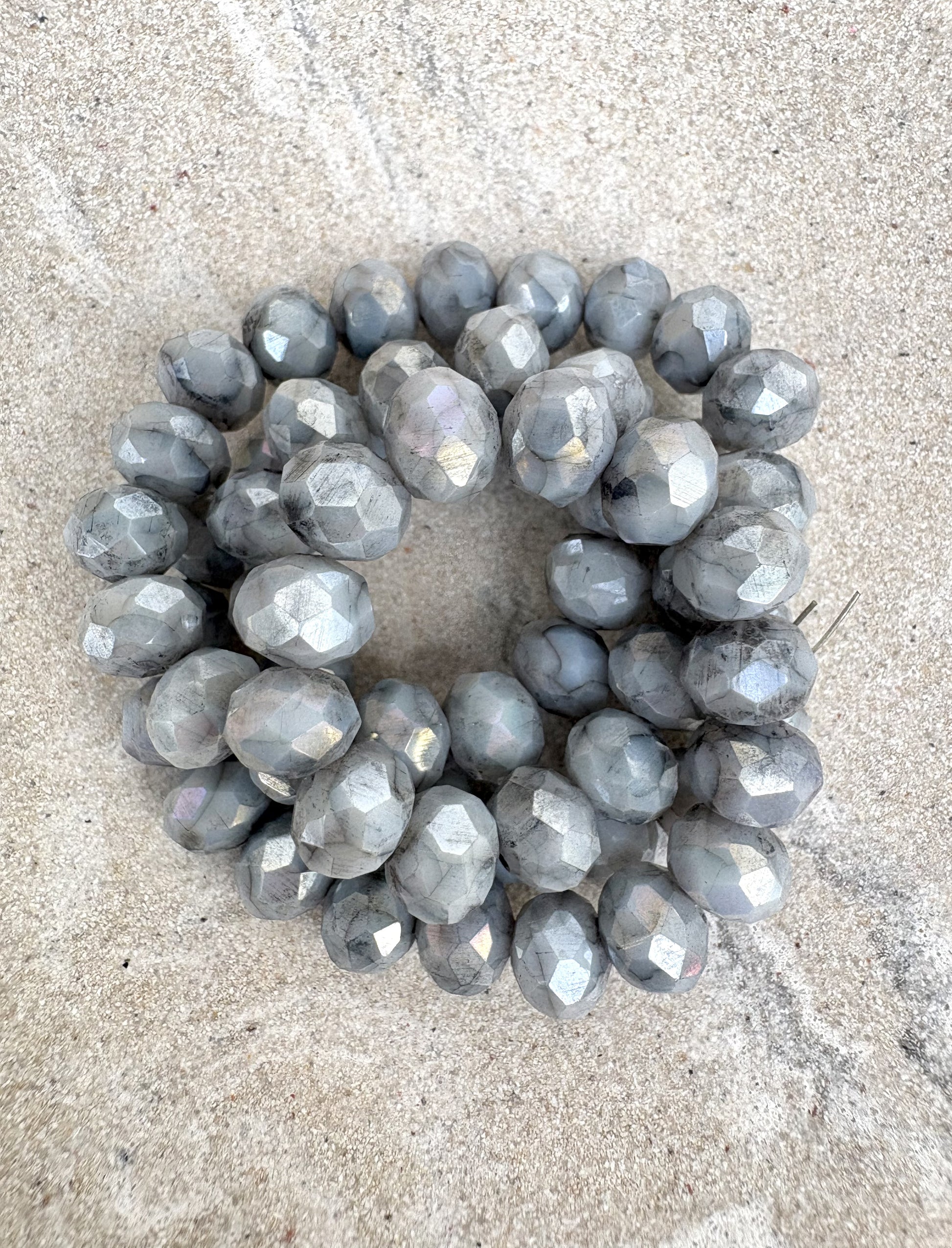 perlesetcreationbijoux - fil de perles rondelles  facettes en verre de 8x6 mm gris