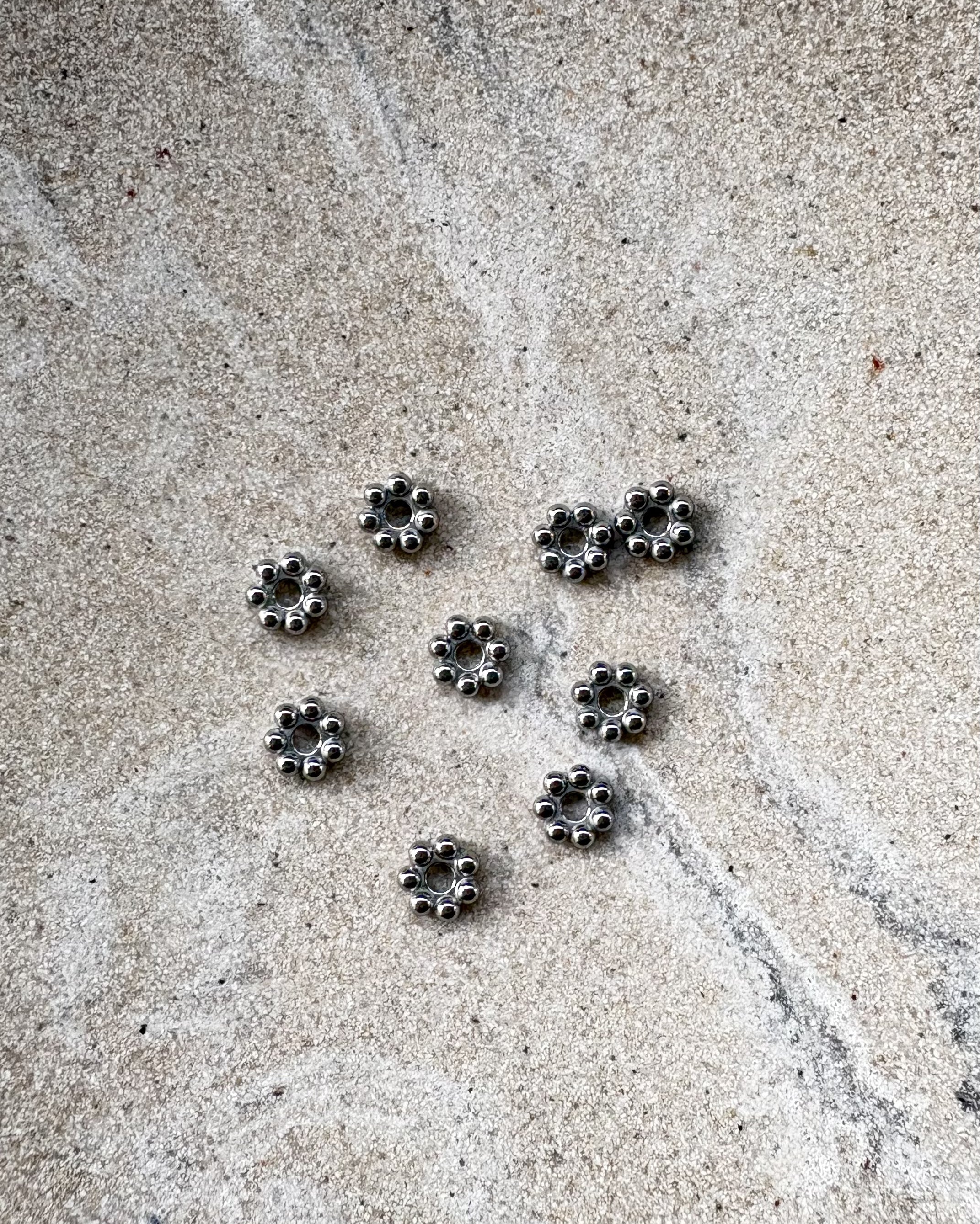 perlesetcreationbijoux - perles rondelles fleur en acier inoxydable argenté de 6 mm