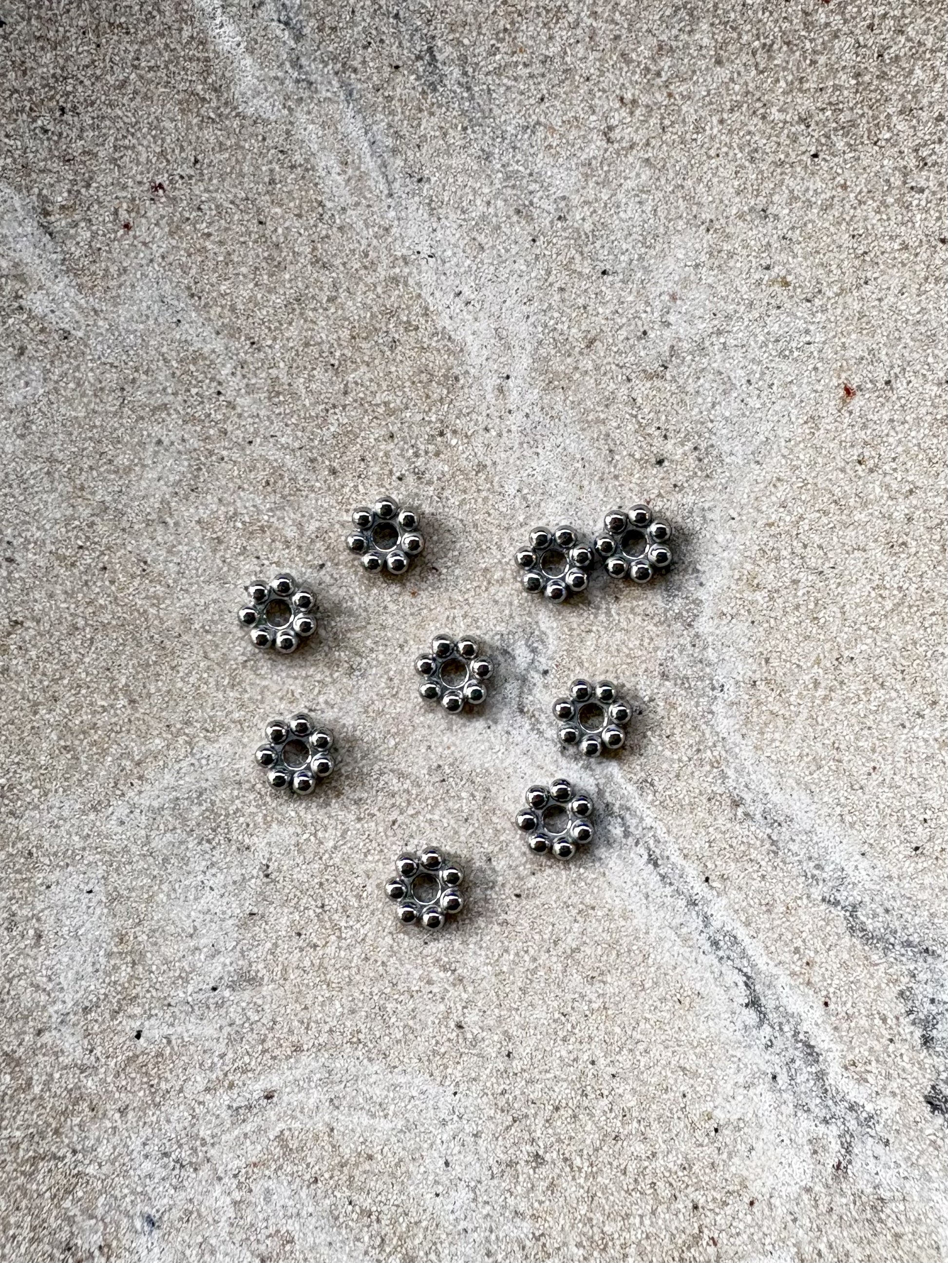 perlesetcreationbijoux - perles rondelles fleur en acier inoxydable argenté de 6 mm