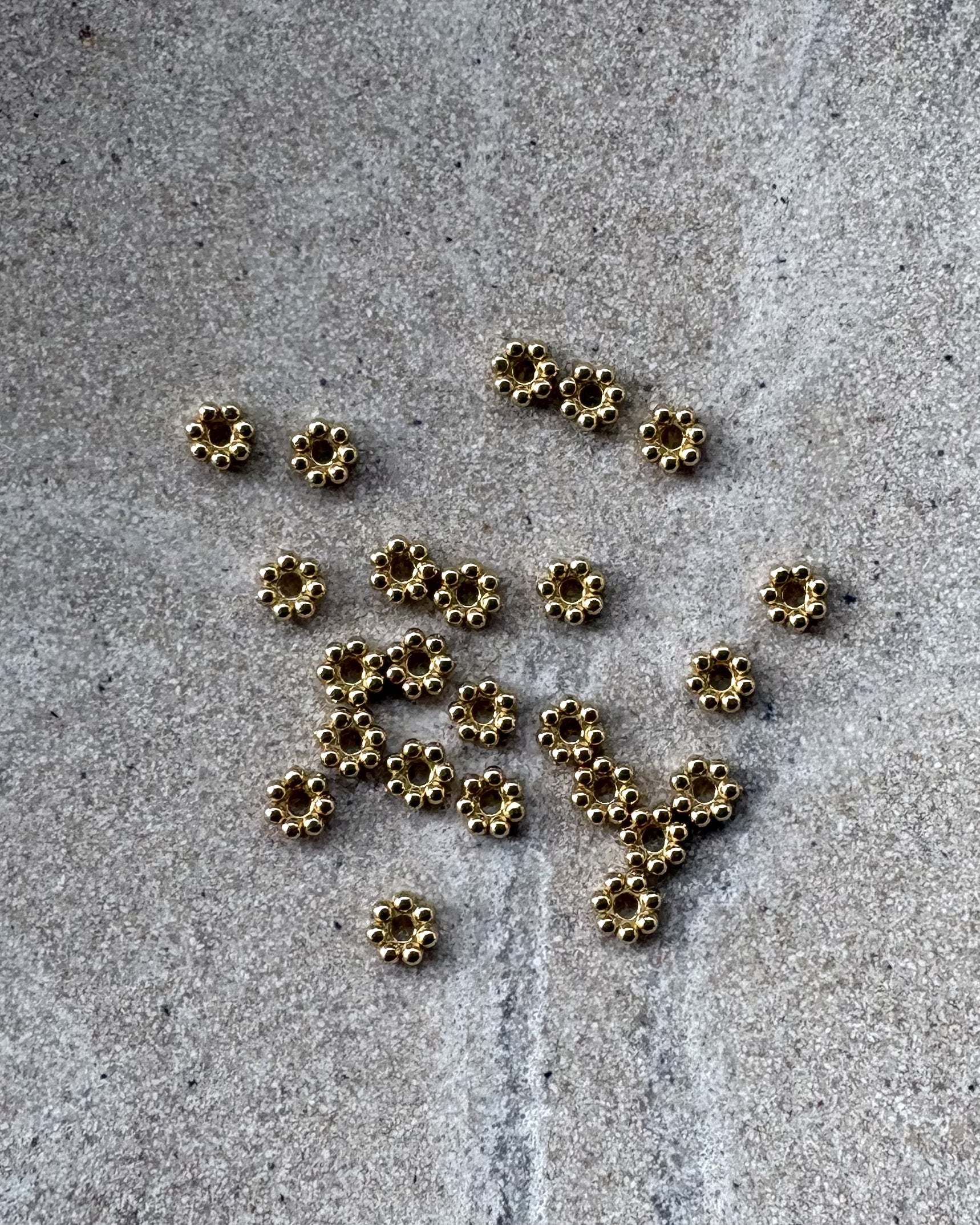 perlesetcreationbijoux - perles rondelles fleur en acier inoxydable doré de 4 mm