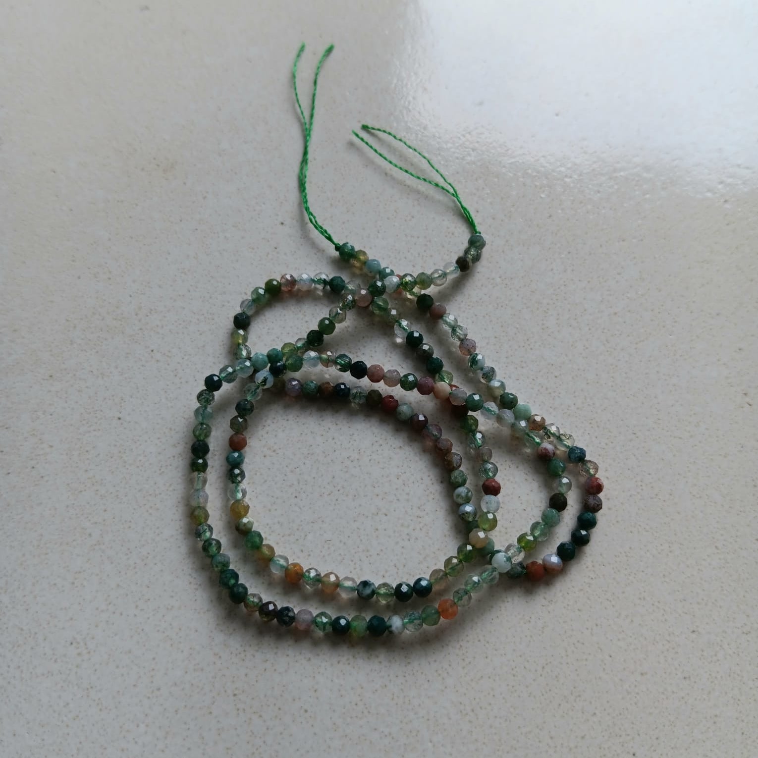 perlesetcreationbijoux-perles-rondes-facettes-agate-indienne-2mm-fil