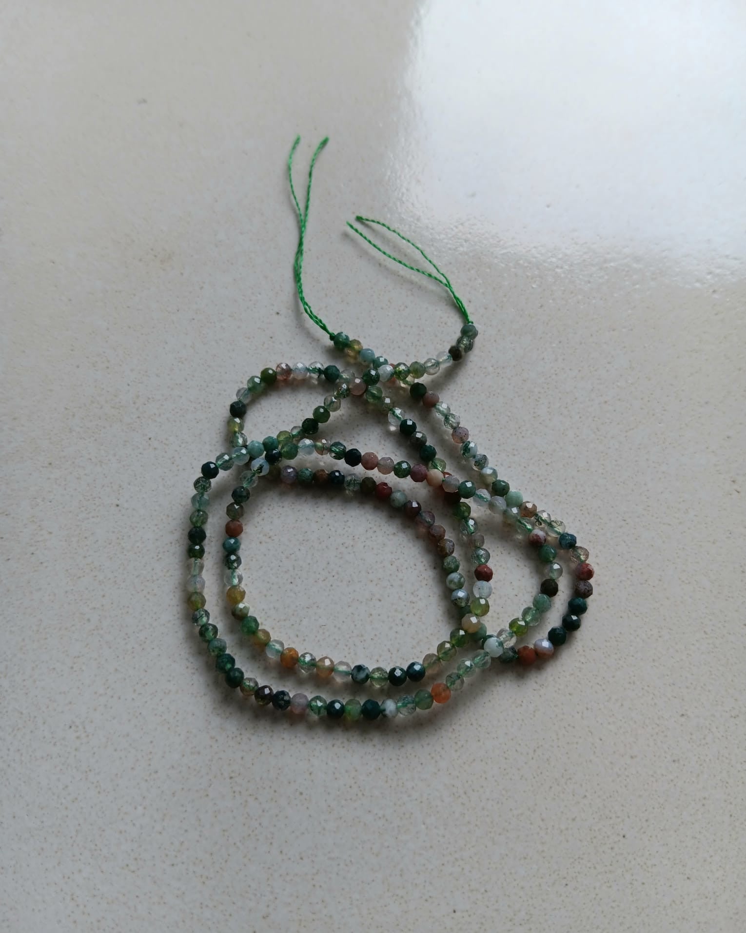 perlesetcreationbijoux-perles-rondes-facettes-agate-indienne-2mm-fil