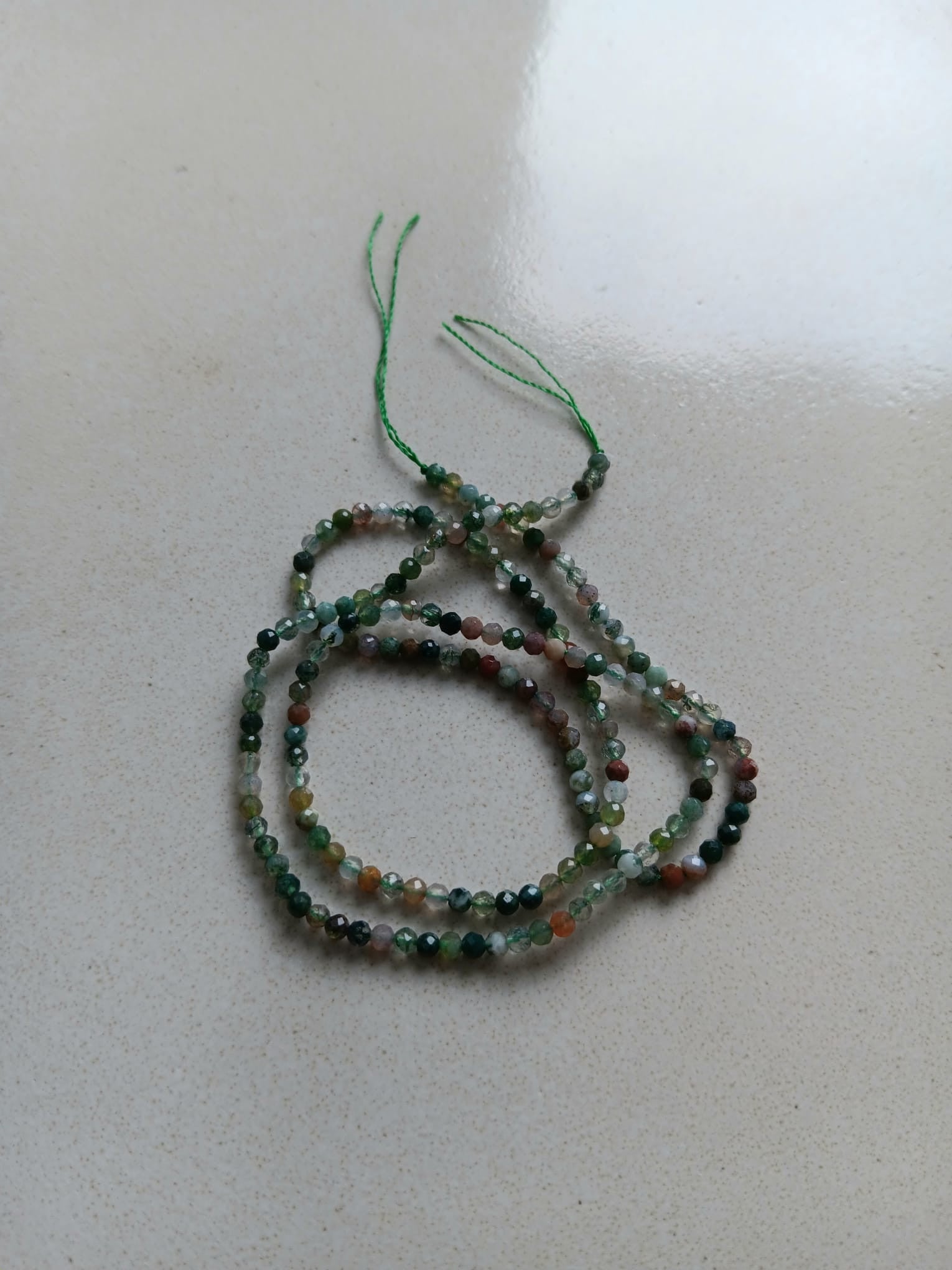 perlesetcreationbijoux-perles-rondes-facettes-agate-indienne-2mm-fil