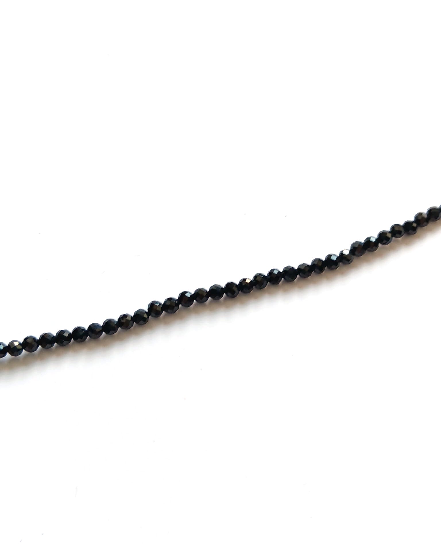 perlesetcreationbijoux-perles-rondes-facettes-spinelle-noir-2mm