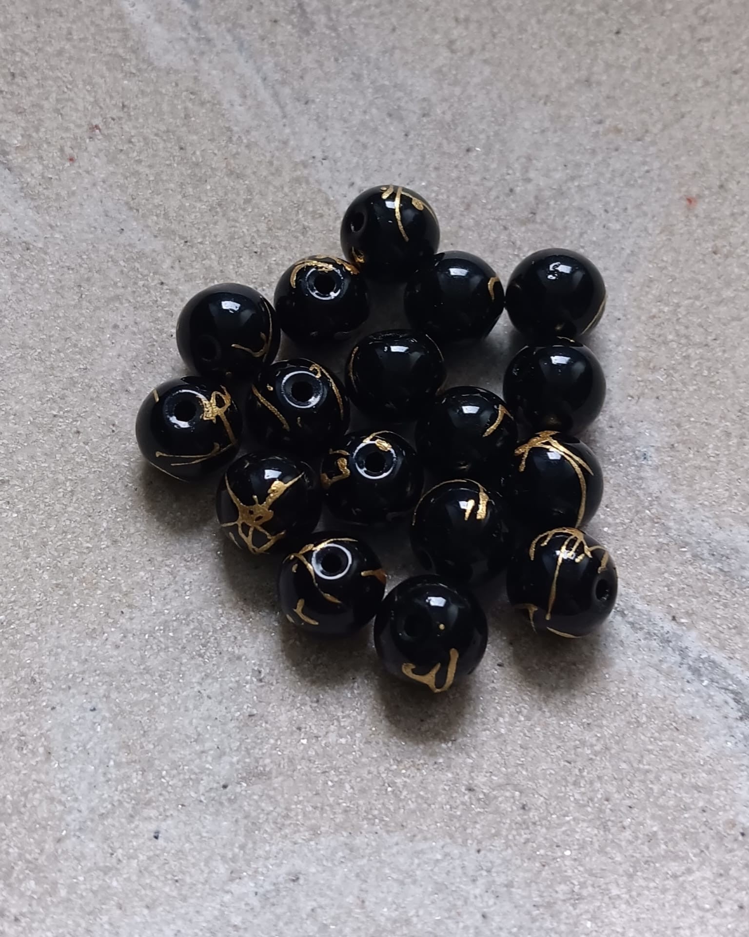 perlesetcreationbijoux - perles rondes en verre décoré noir et doré de  8mm 
