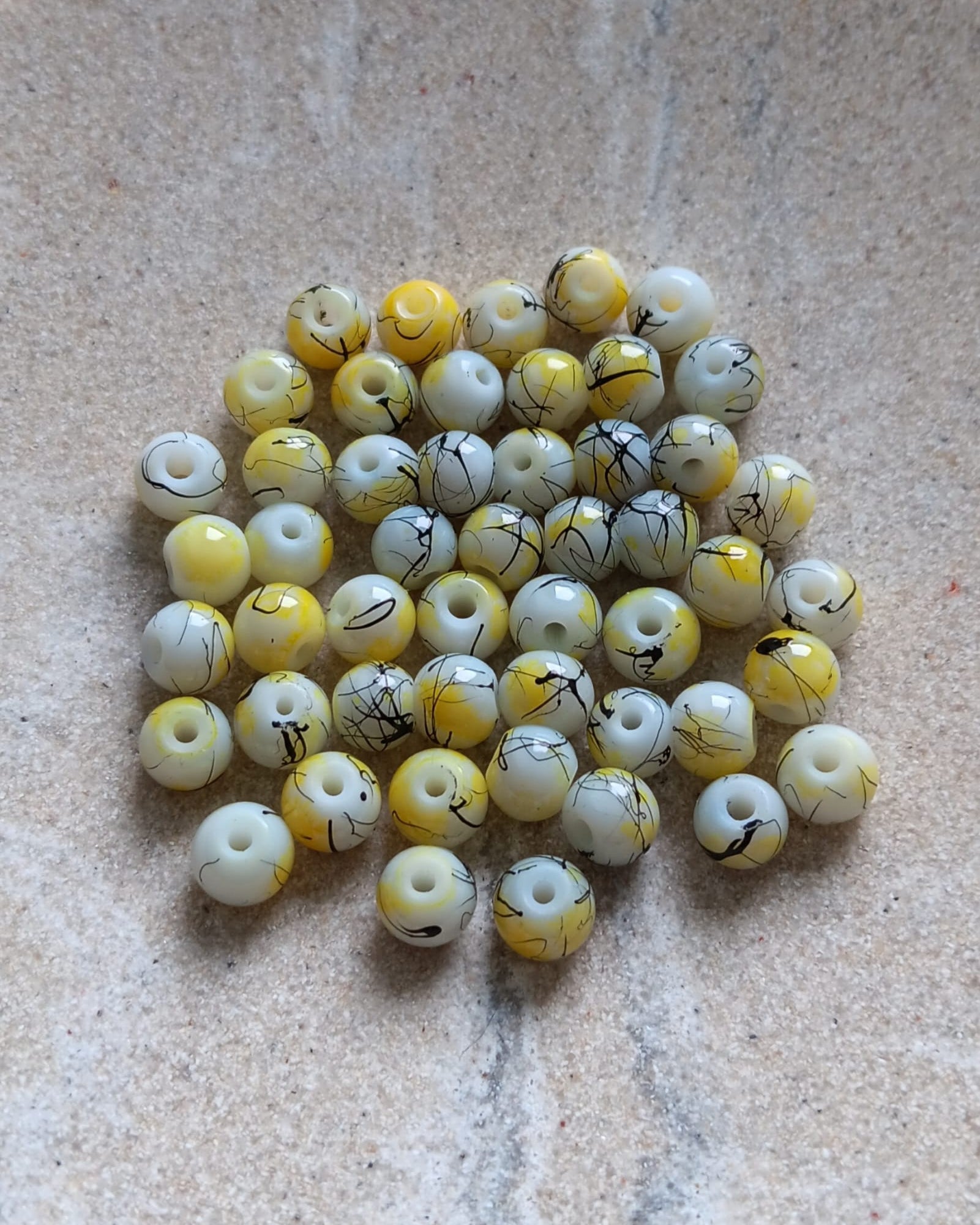 perlesetcreationbijoux-perles-rondes-tricolores-6mm-jaune
