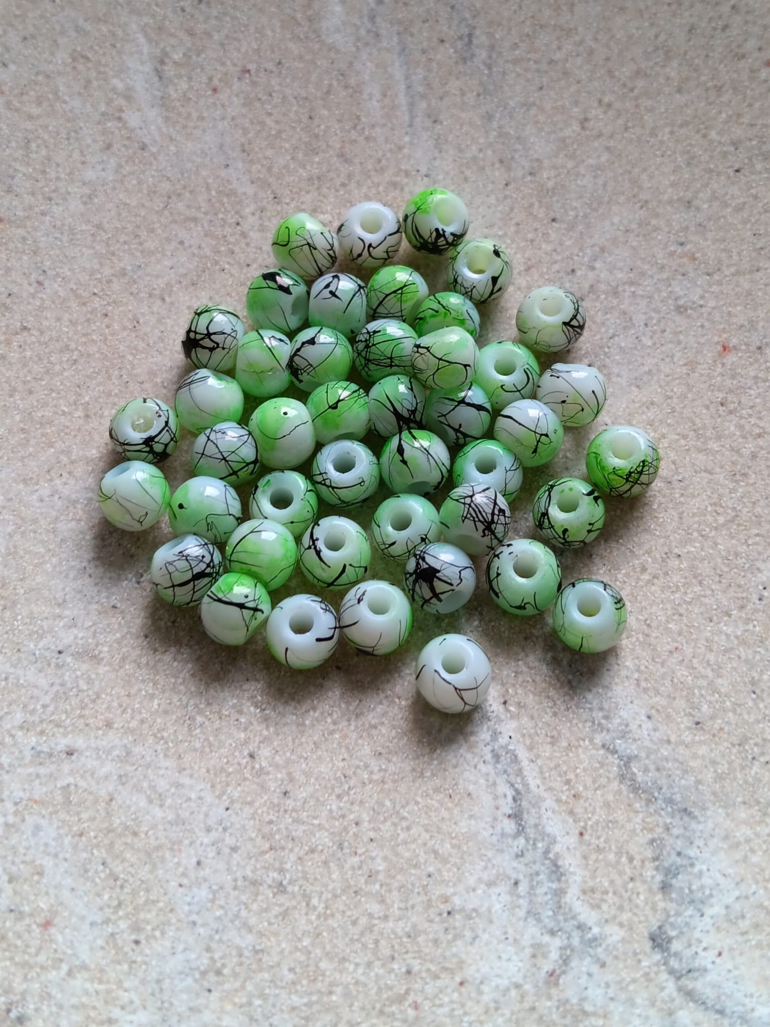 perlesetcreationbijoux-perles-rondes-tricolores-6mm-vert-pâle