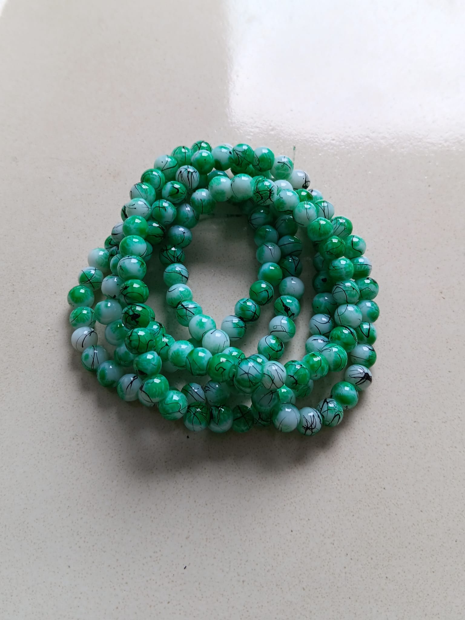 perlesetcreationbijoux-perles-rondes-tricolores-6mm-vert-fil