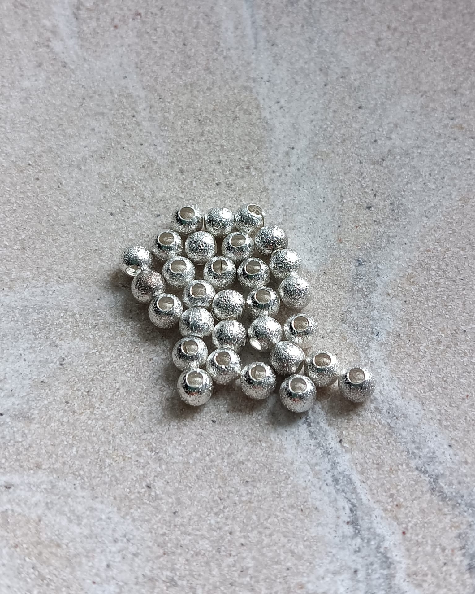 Perles rondes scintillantes en laiton - 4mm x30