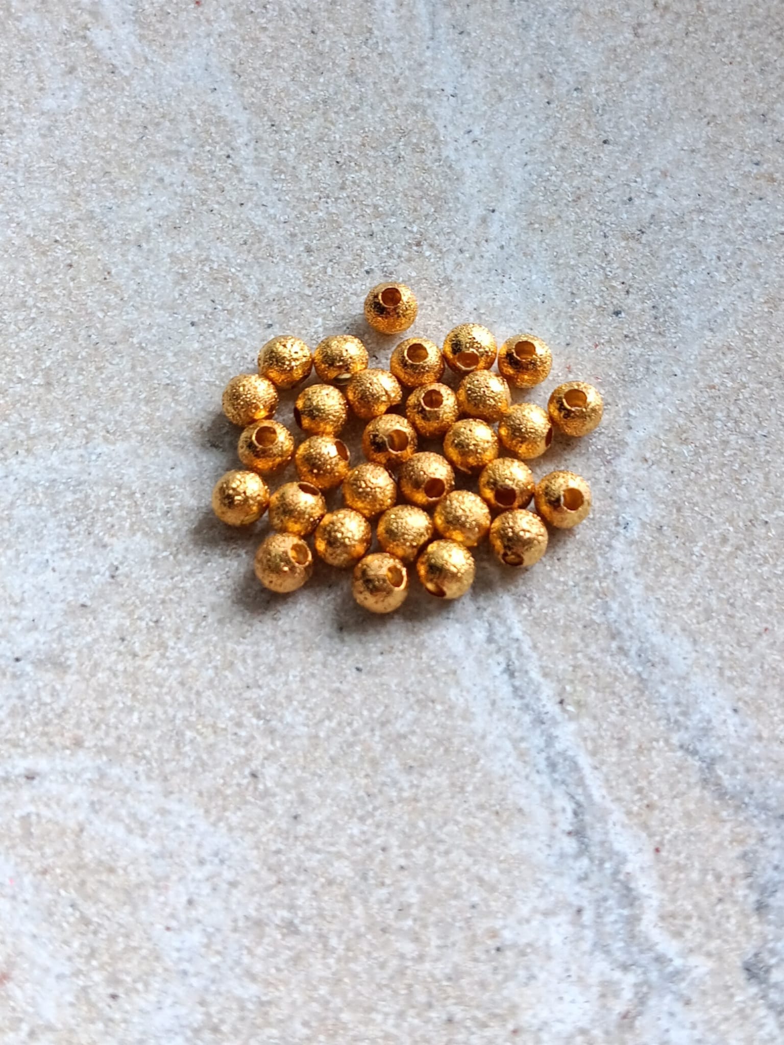 Perles rondes scintillantes en laiton - 4mm x30