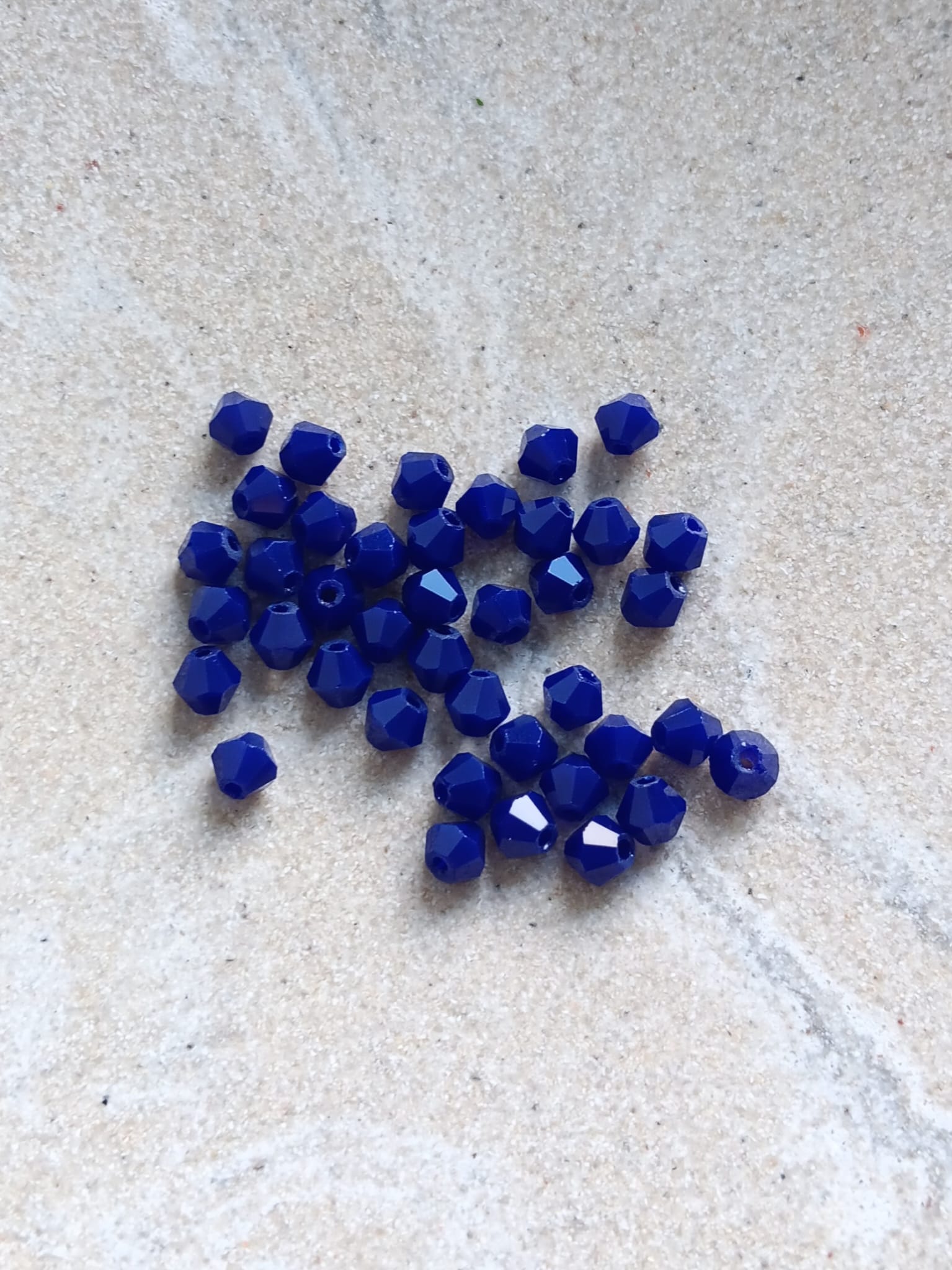 perlesetcreationbijoux-perles-toupies-verre-4mm-bleu