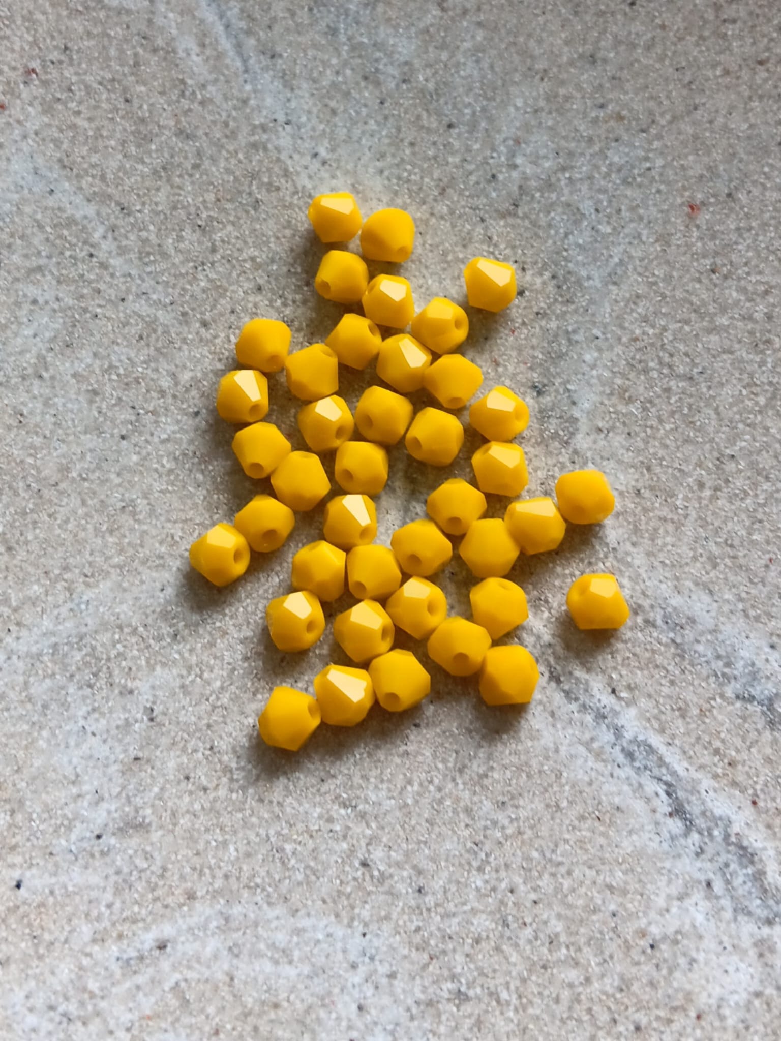 perlesetcreationbijoux-perles-toupies-verre-4mm-jaune