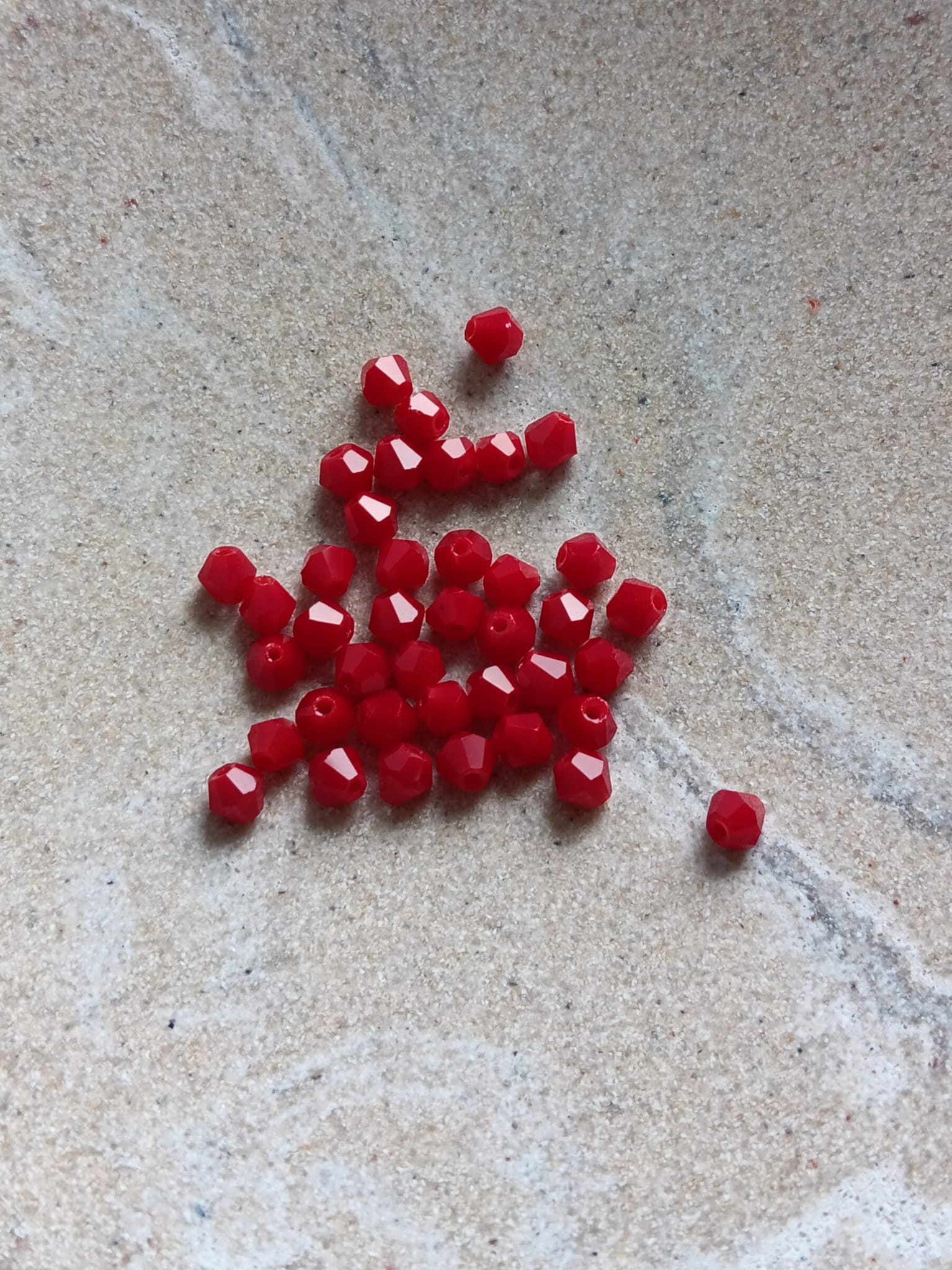 perlesetcreationbijoux-perles-toupies-verre-4mm-bordeaux