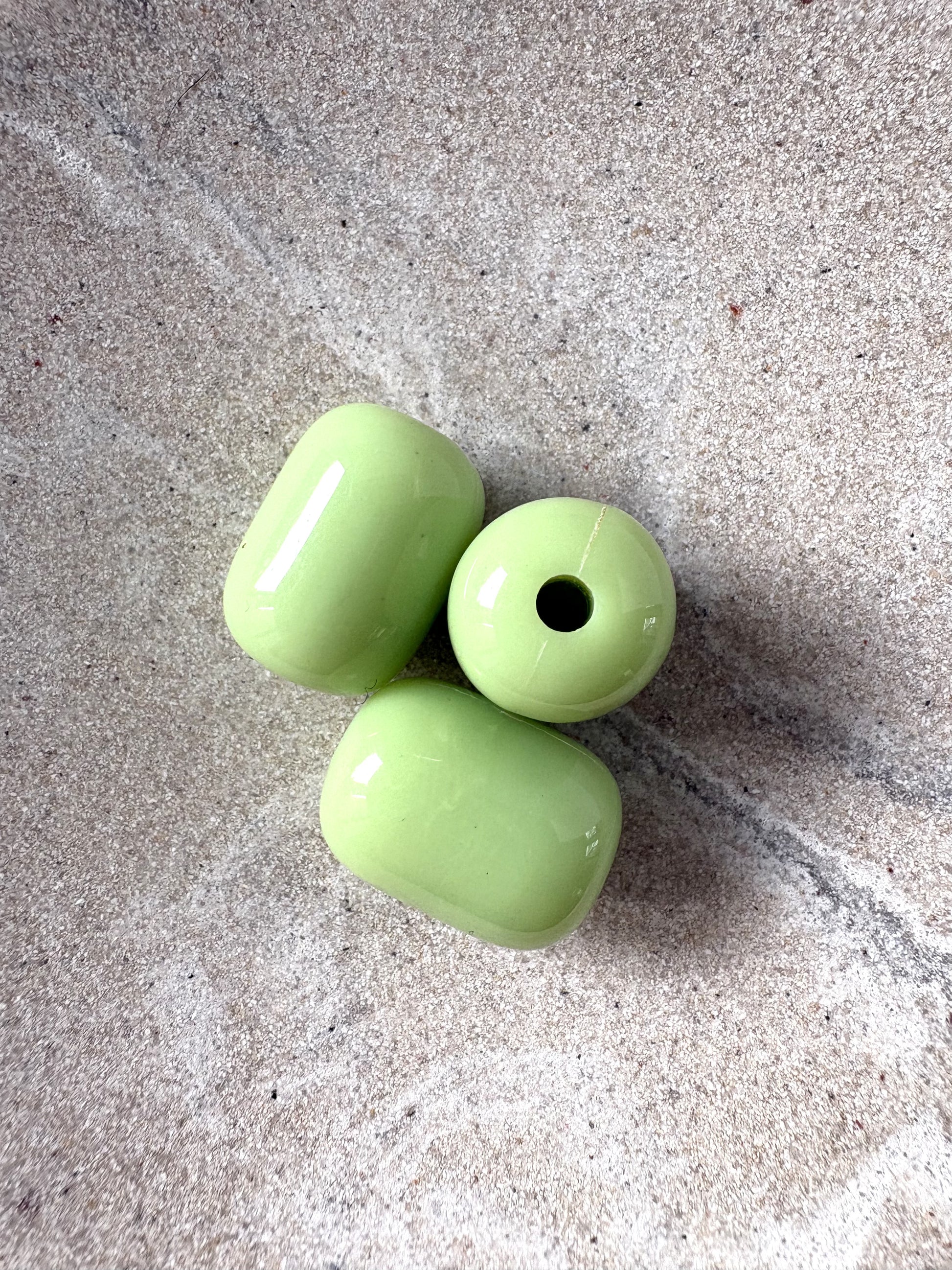 perlesetcreationbijoux - perle tube en acrylique de 20x15 mm verte