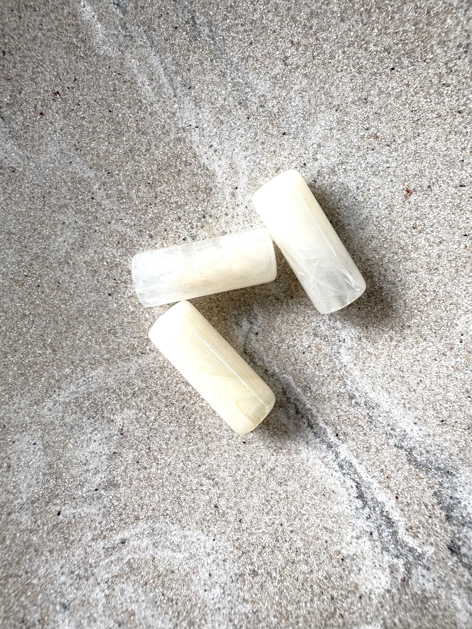 perlesetcreationbijoux - perles tubes marbrées en acrylique de 20x8 mm blanc cassé