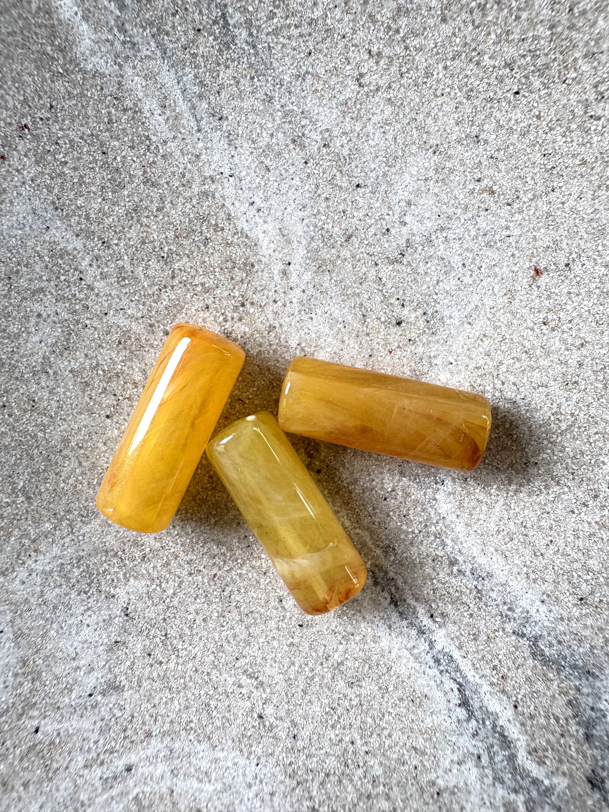 perlesetcreationbijoux - perles tubes marbrées en acrylique de 20x8 mm jaunes