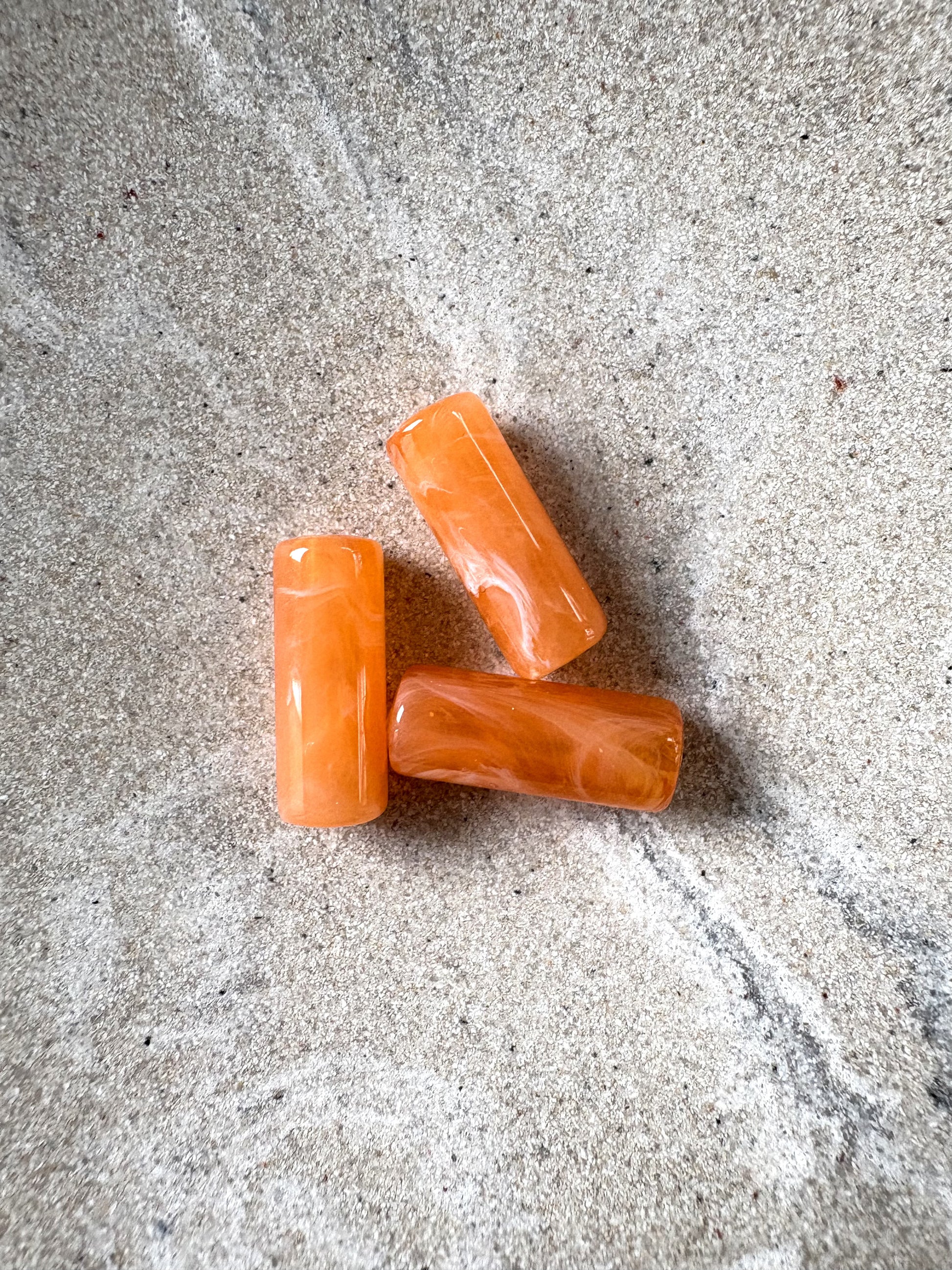 perlesetcreationbijoux - perles tubes marbrées en acrylique de 20x8 mm oranges
