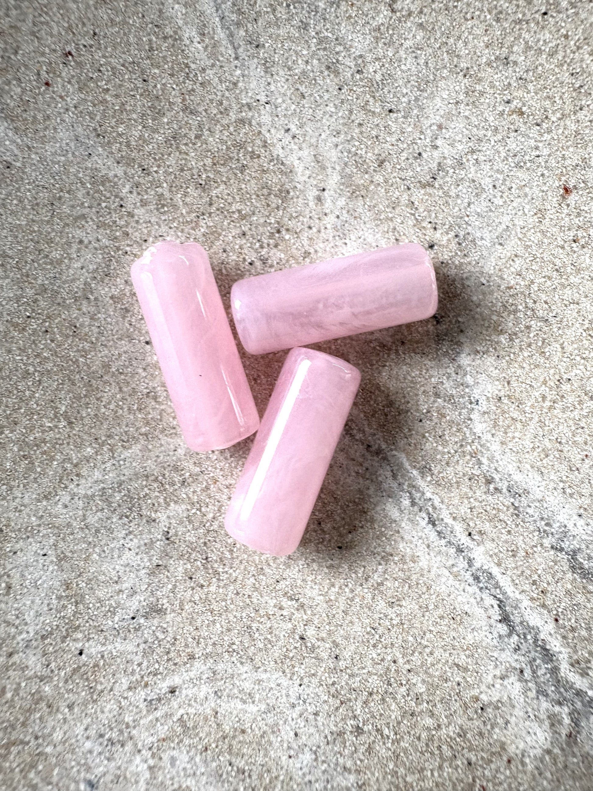 perlesetcreationbijoux - perles tubes marbrées en acrylique de 20x8 mm rose