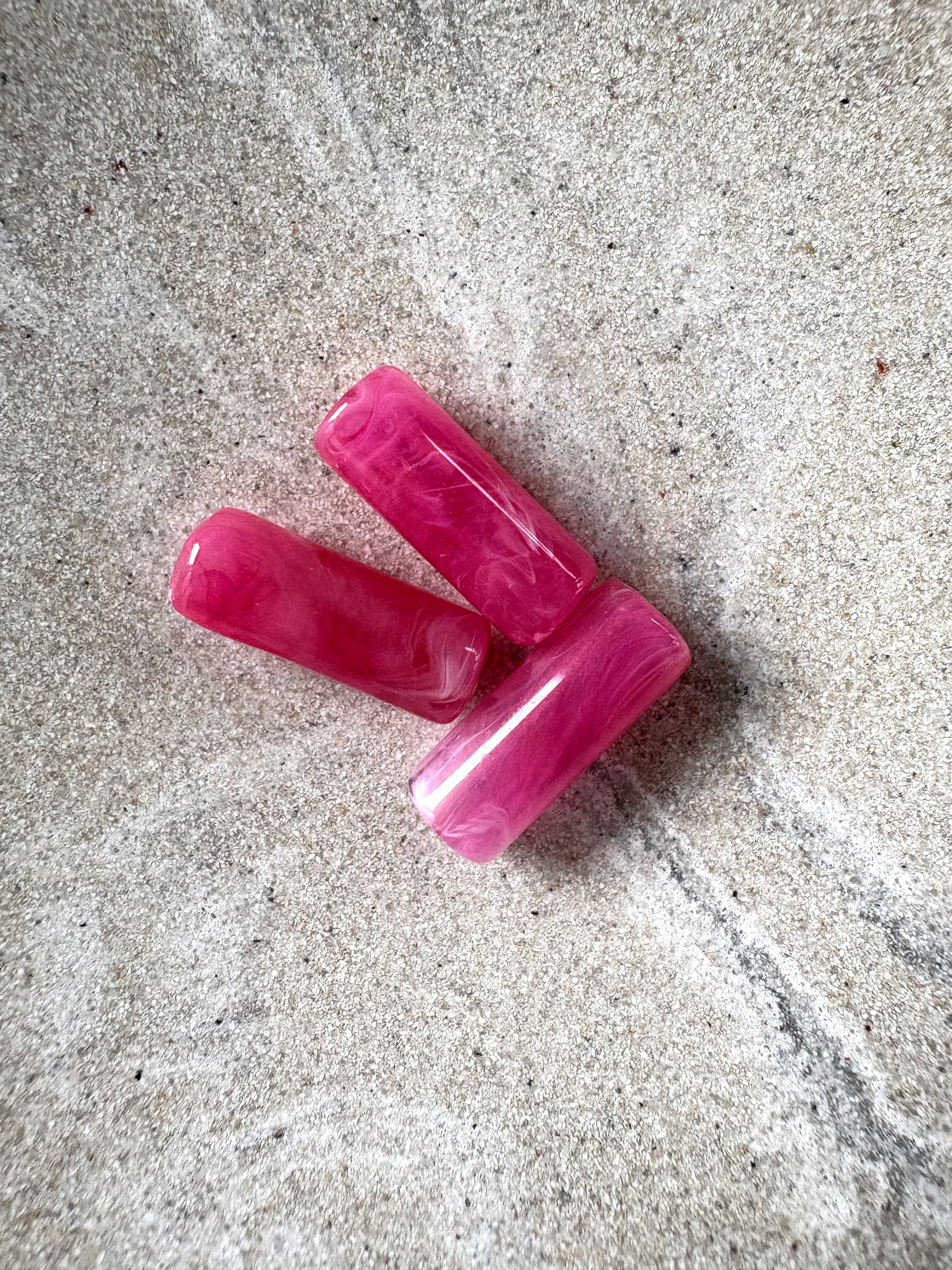 perlesetcreationbijoux - perles tubes marbrées en acrylique de 20x8 mm rose fuchsia