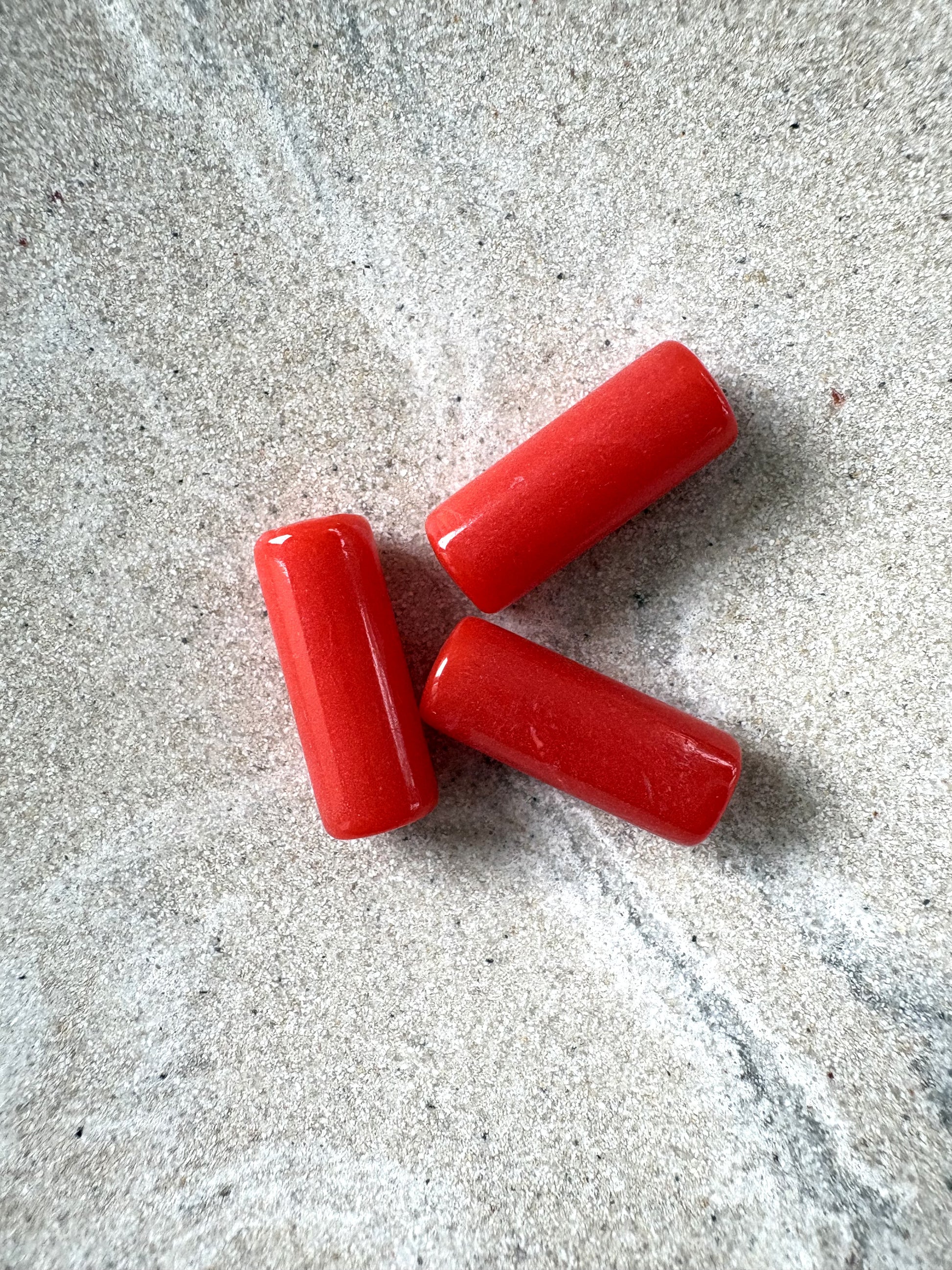 perlesetcreationbijoux - perles tubes marbrées en acrylique de 20x8 mm rouges