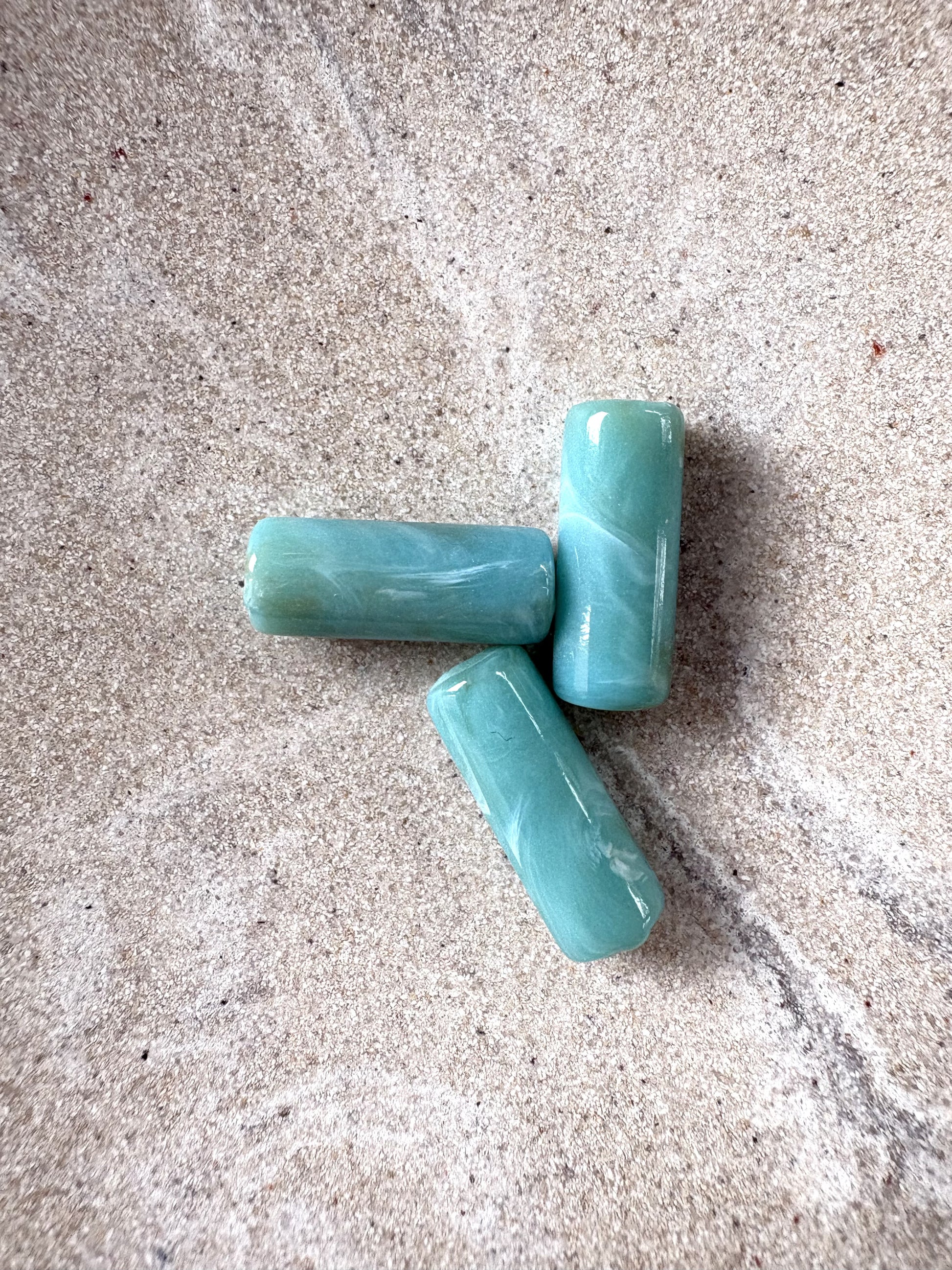 perlesetcreationbijoux - perles tubes marbrées en acrylique de 20x8 mm turquoise