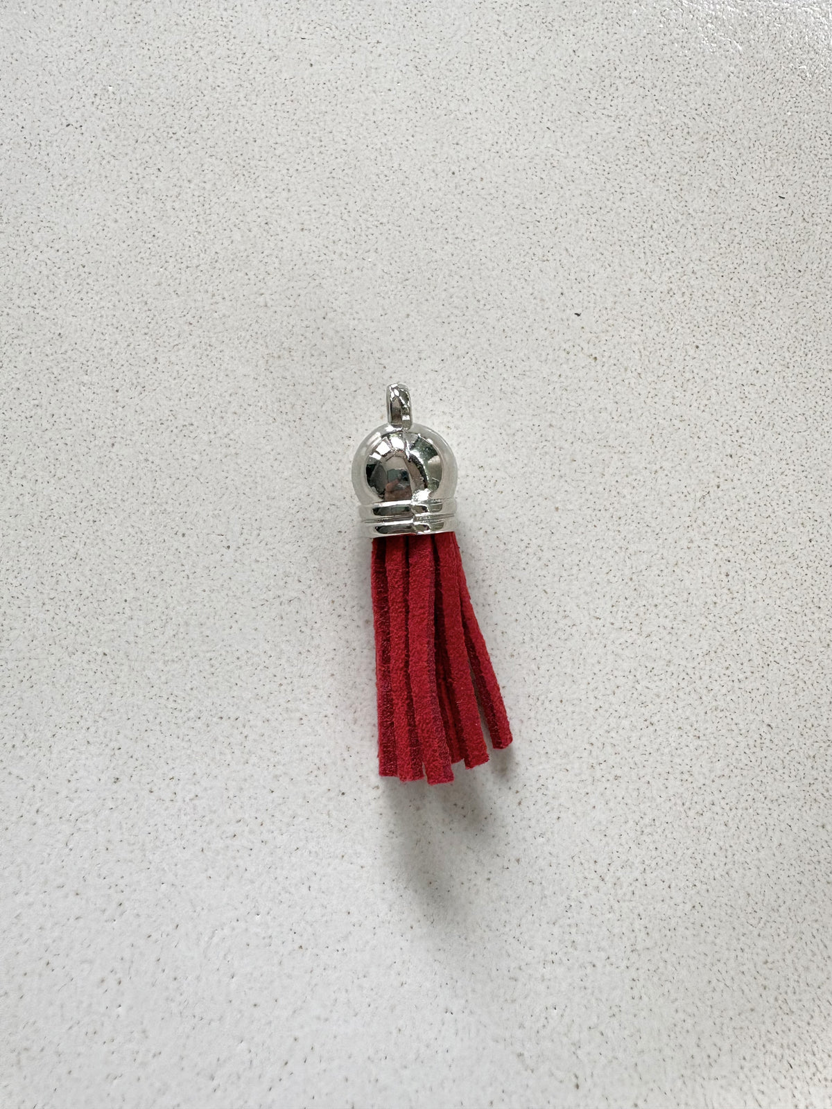 perlesetcreationbijoux - pompon suédine attache argentée 36 mm rouge