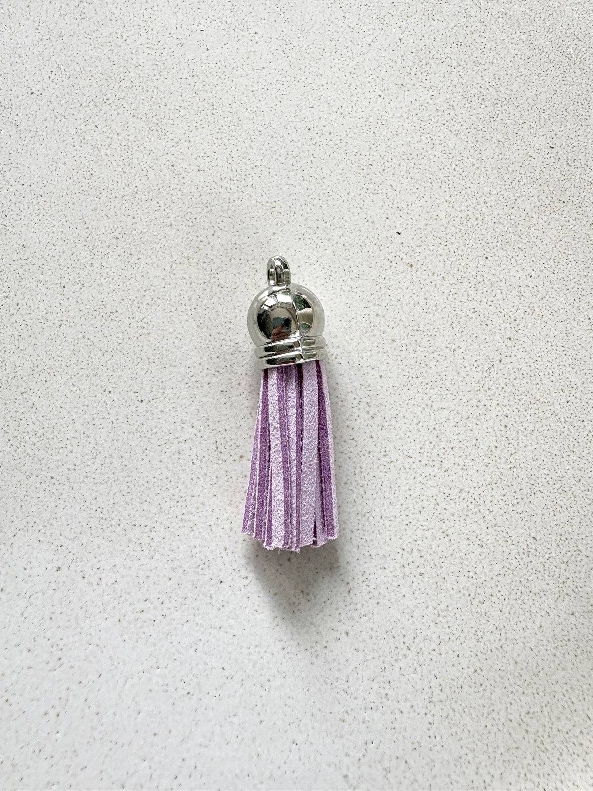 perlesetcreationbijoux - pompon suédine attache argentée 36 mm violine