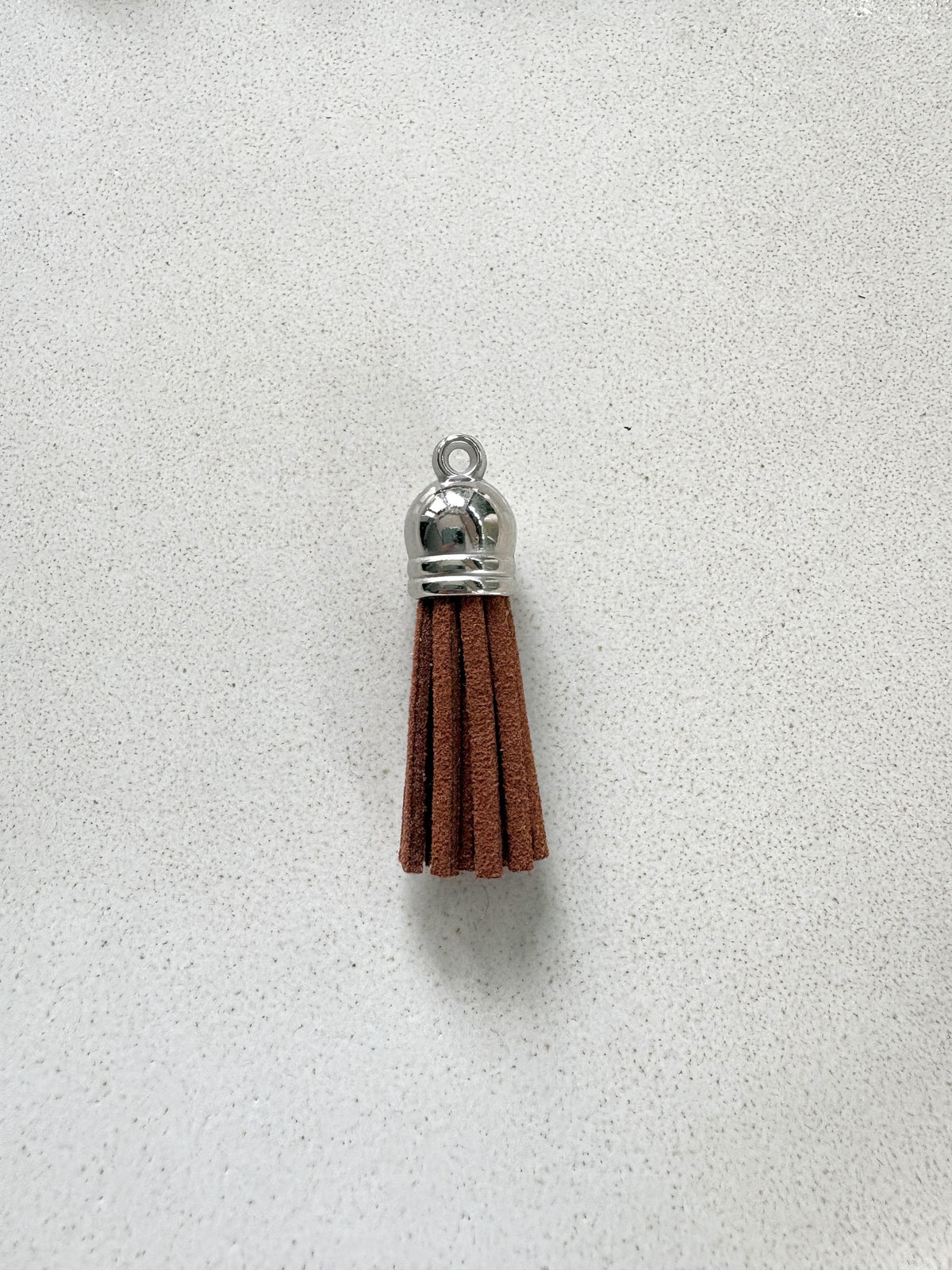 perlesetcreationbijoux - pompon suédine attache argentée 36 mm marron