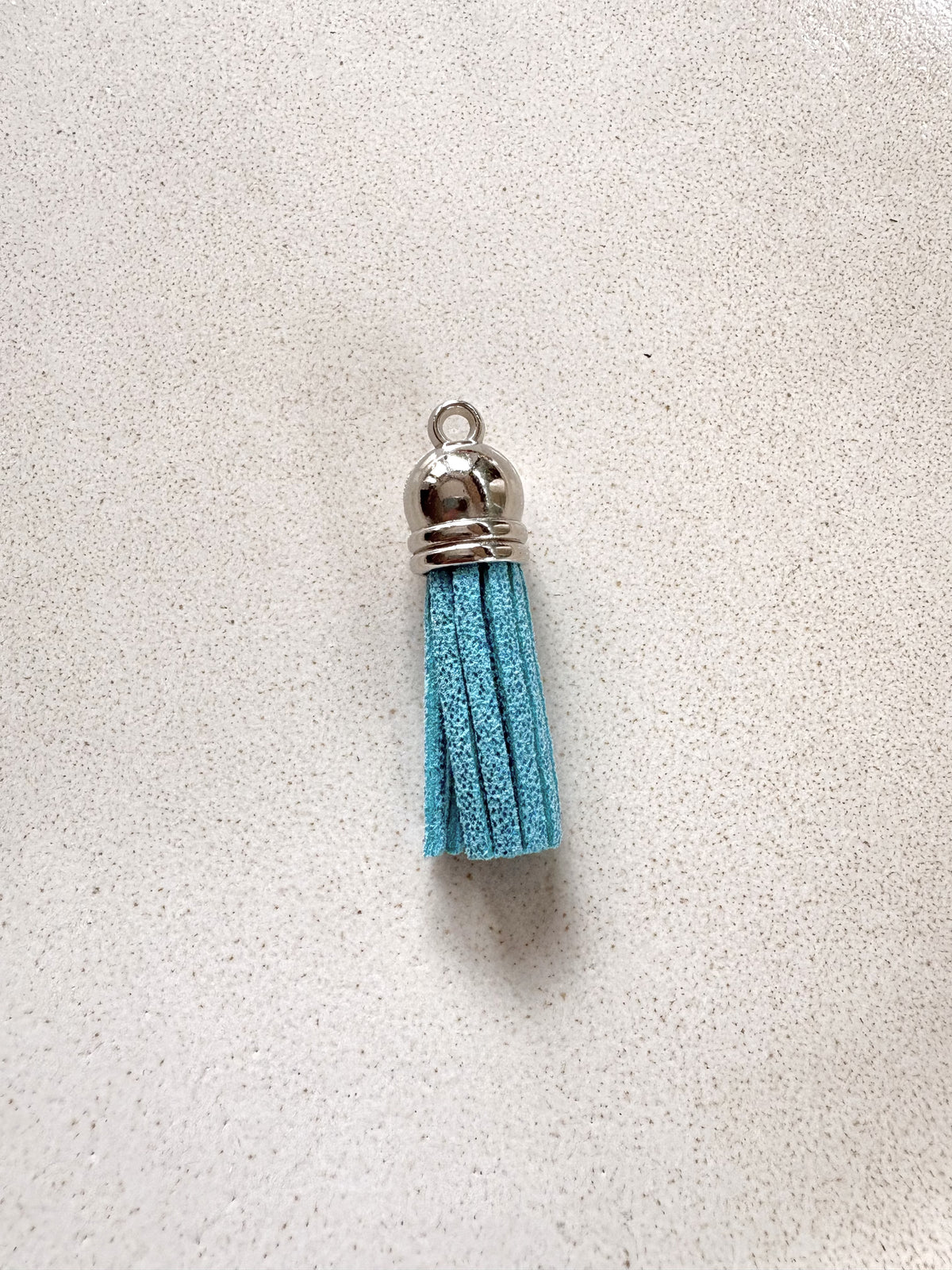 perlesetcreationbijoux - pompon suédine attache argentée 36 mm turquoise pailleté