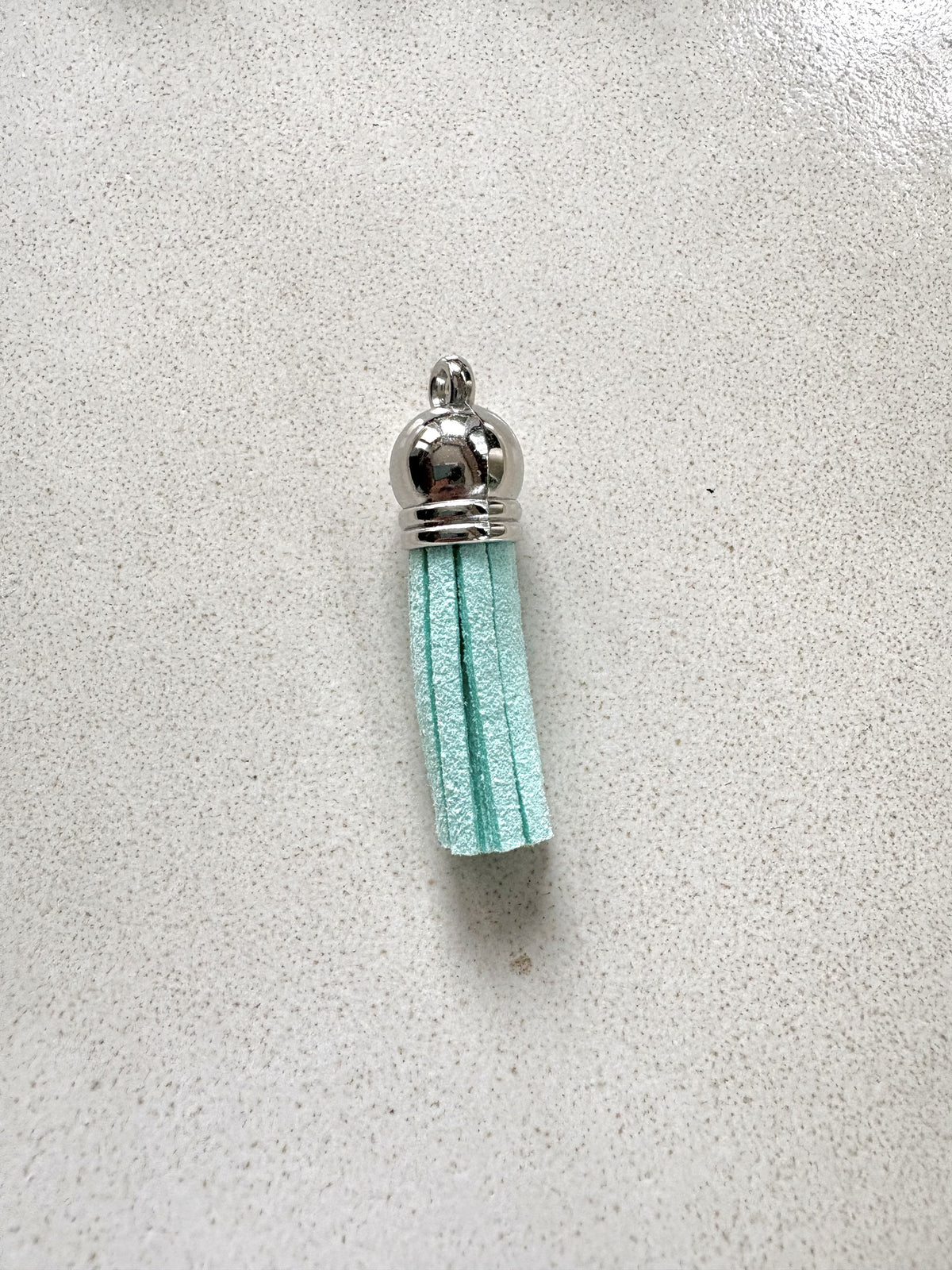 perlesetcreationbijoux - pompon suédine attache argentée 36 mm turquoise