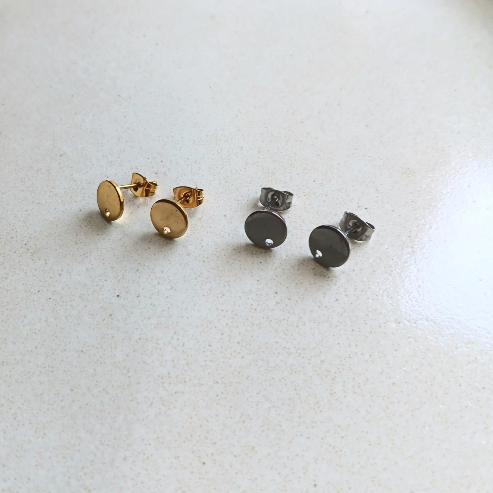 perlesetcreationbijoux - clous d'oreilles ronds lisses en acier inoxydable 304 argenté et doré de 8 mm