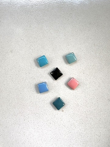 perlesetcreationbijoux - sequins émaillés carré 8 mm de différentes couleurs