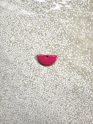 perlesetcreationbijoux - sequin émaillé demi-lune 8x15 mm rose fuchsia