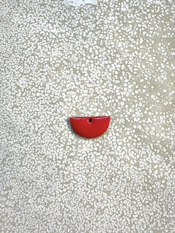 perlesetcreationbijoux - sequin émaillé demi-lune 8x15 mm rouge