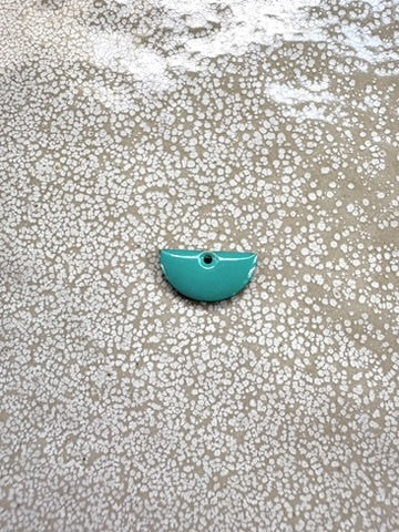 perlesetcreationbijoux - sequin émaillé demi-lune 8x15 mm turquoise