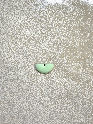 perlesetcreationbijoux - sequin émaillé demi-lune 8x15 mm vert