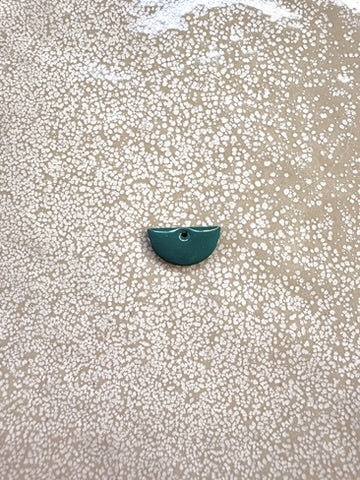 perlesetcreationbijoux - sequin émaillé demi-lune 8x15 mm vert