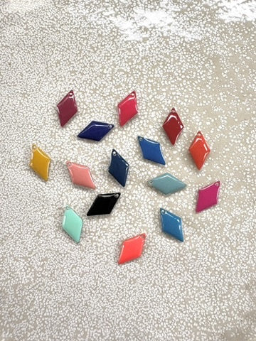 perlesetcreationbijoux - sequins émaillés losange 15x8 mm de différentes couleurs