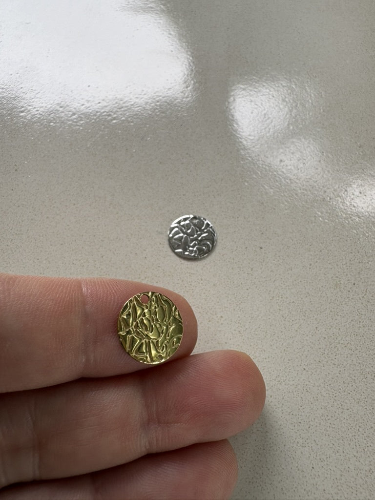 perlesetcreationbijoux - sequins rond effet texturé en acier inoxydable doré PVD et argenté 12 mm