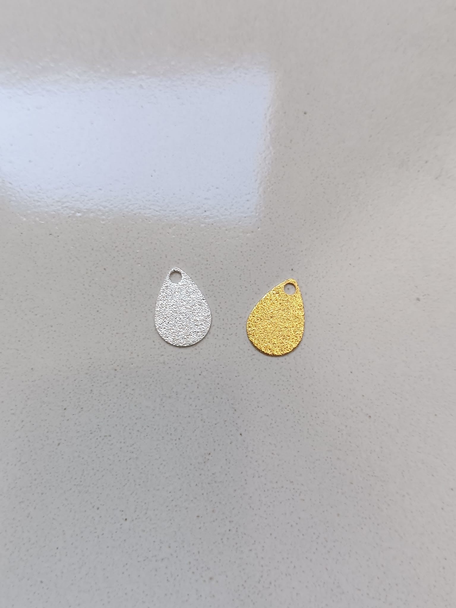 perlesetcreationbijoux - sequins goutte effet pailleté en laiton, argenté et doré, 14x10 mm