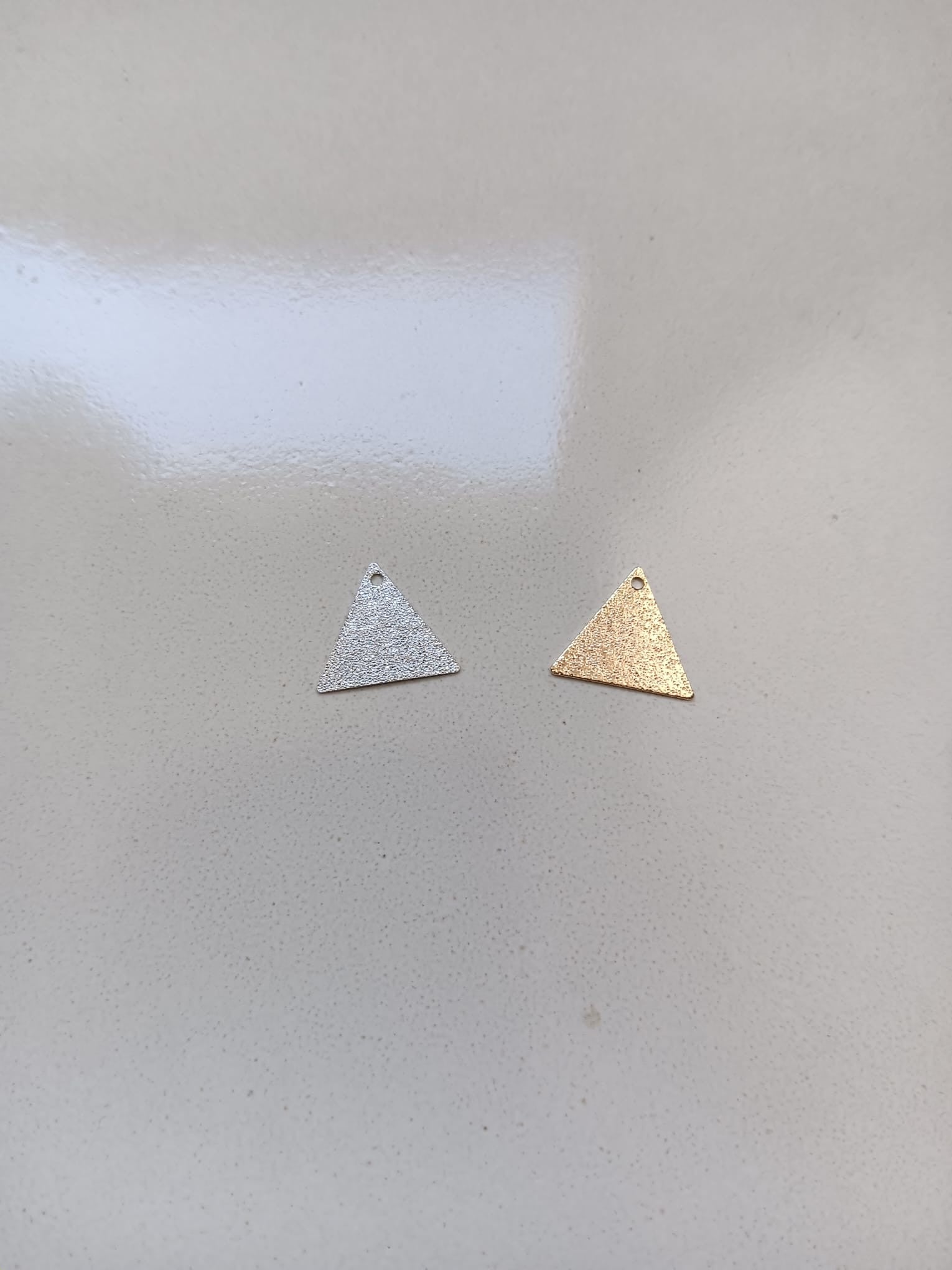 perlesetcreationbijoux - sequins triangle effet pailleté en laiton, argenté et doré, 13x15 mm
